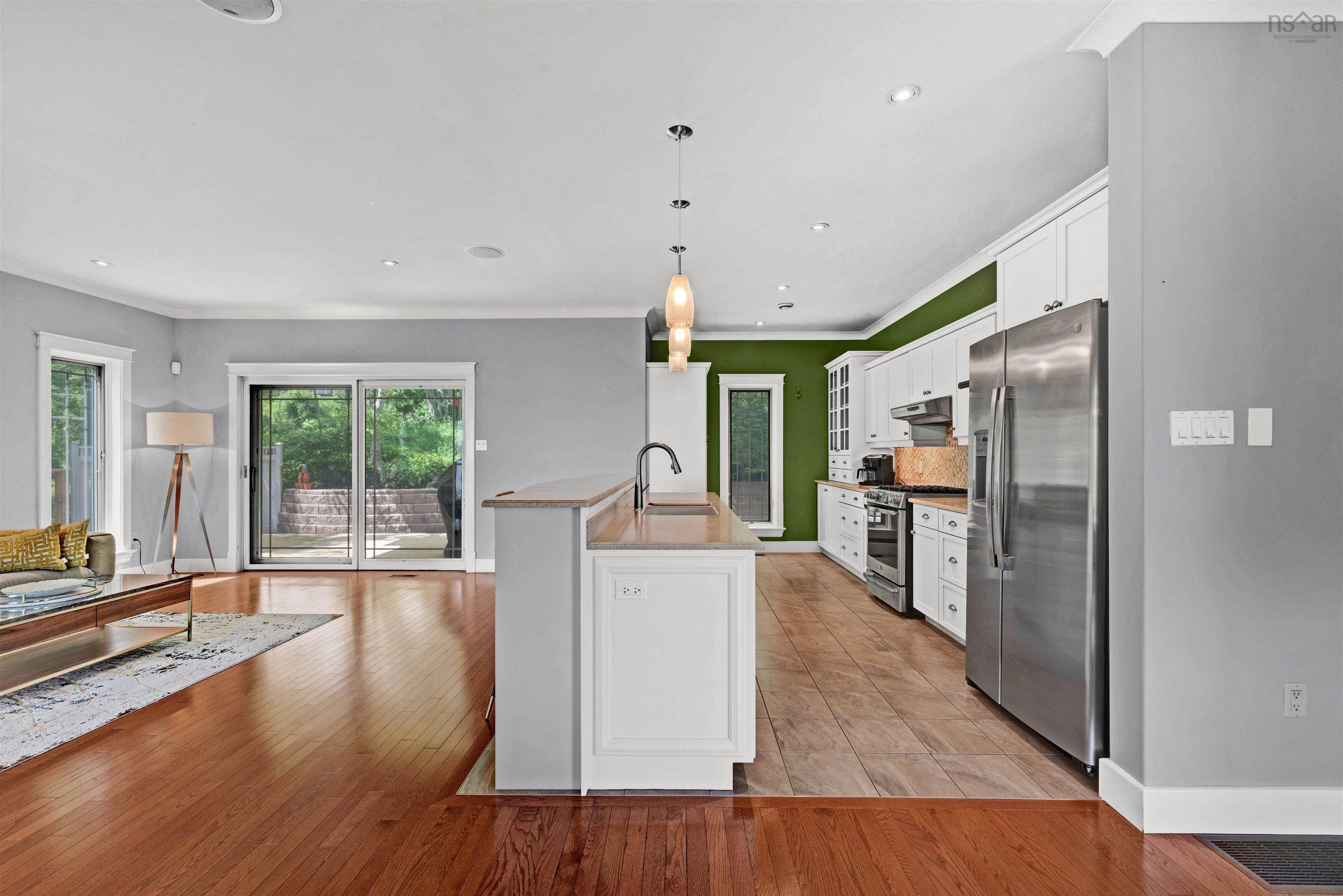 $949,000.00: 16 Cresthaven Drive, Halifax