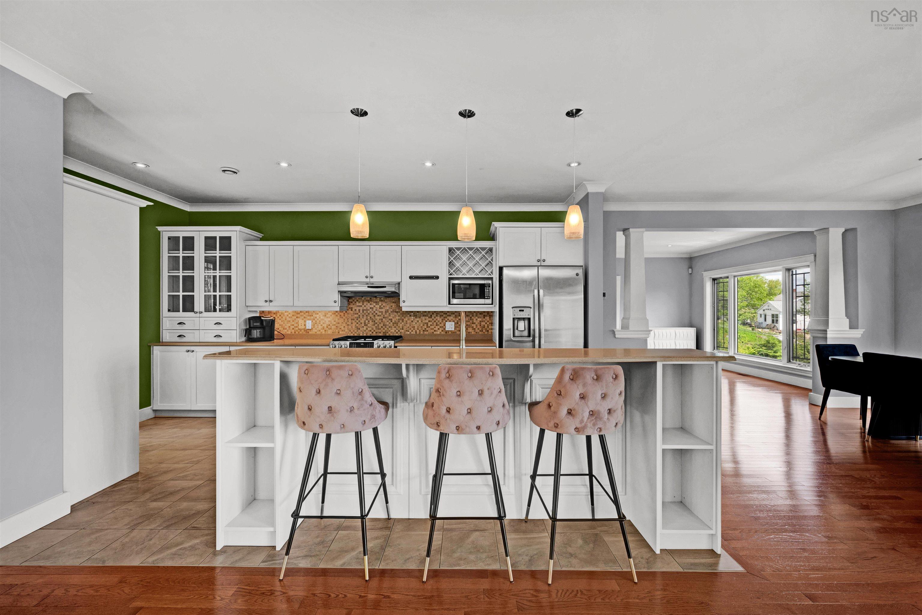 $949,000.00: 16 Cresthaven Drive, Halifax