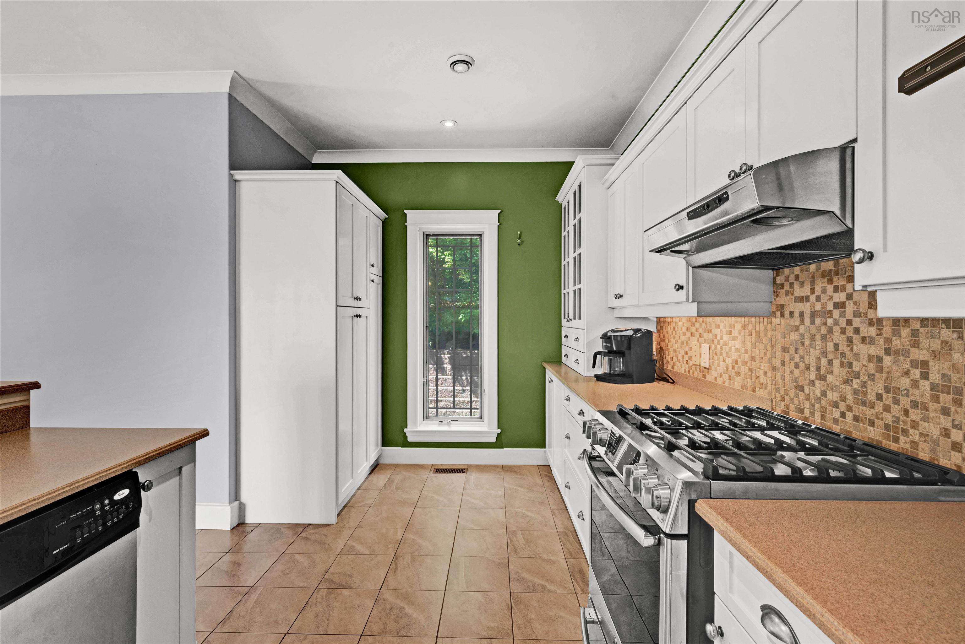 $949,000.00: 16 Cresthaven Drive, Halifax