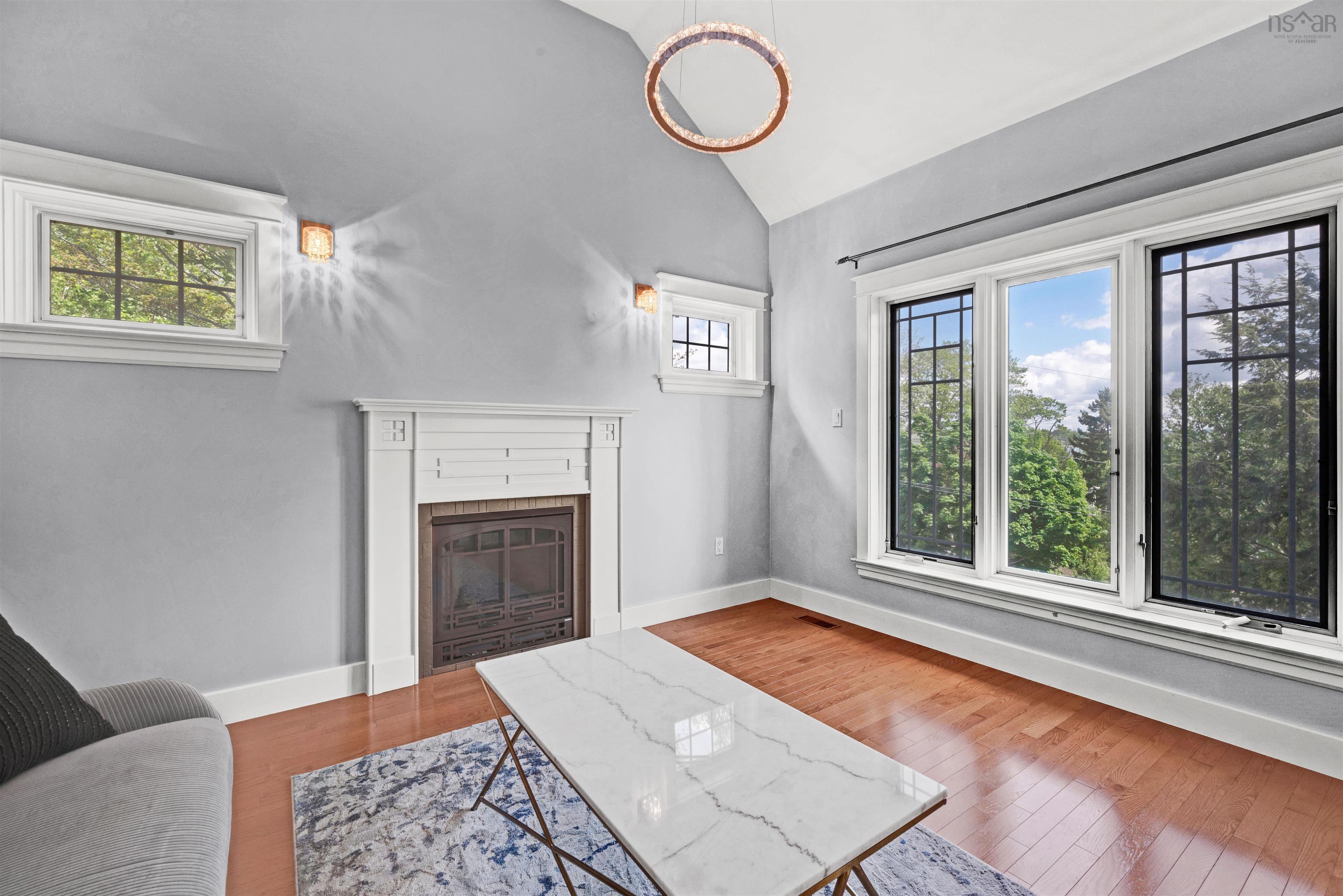 $949,000.00: 16 Cresthaven Drive, Halifax