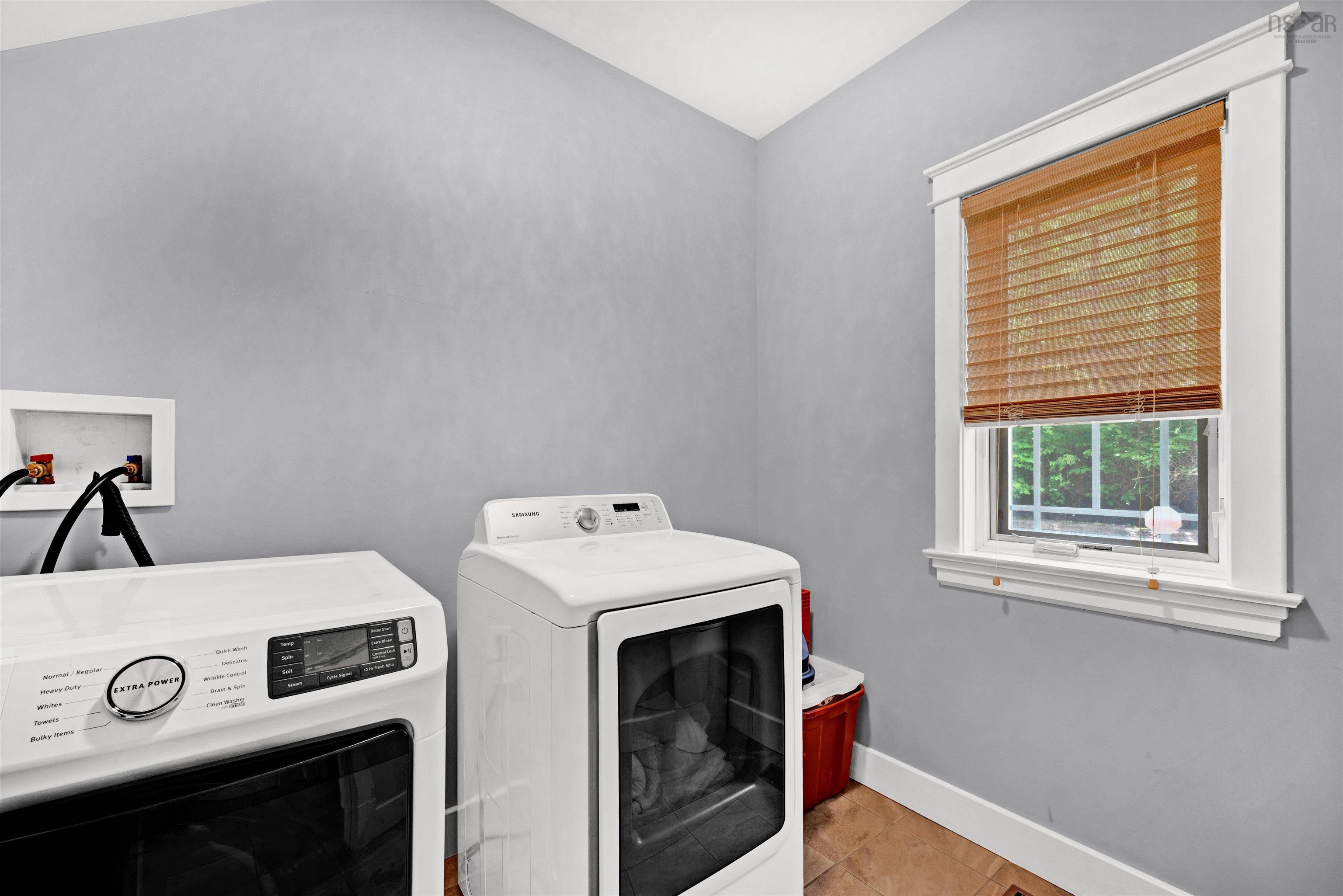 $949,000.00: 16 Cresthaven Drive, Halifax