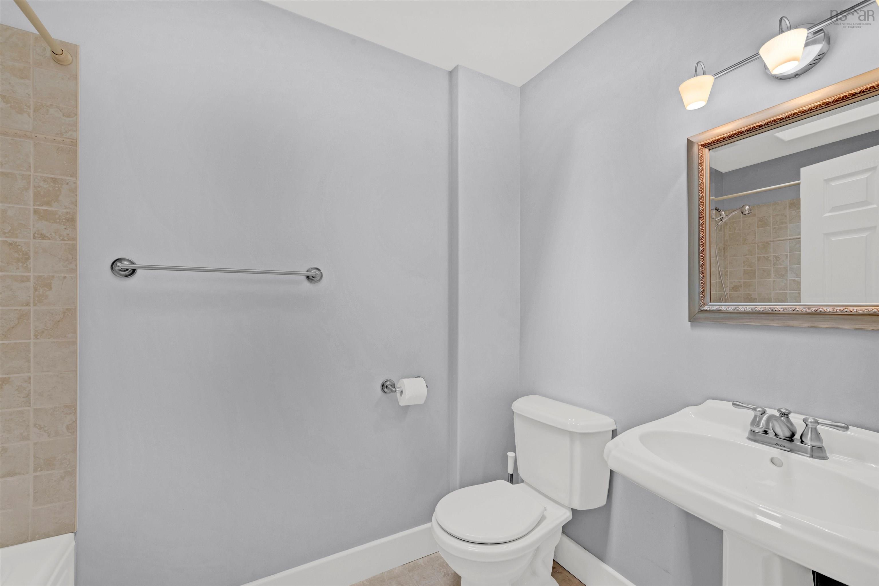 $949,000.00: 16 Cresthaven Drive, Halifax