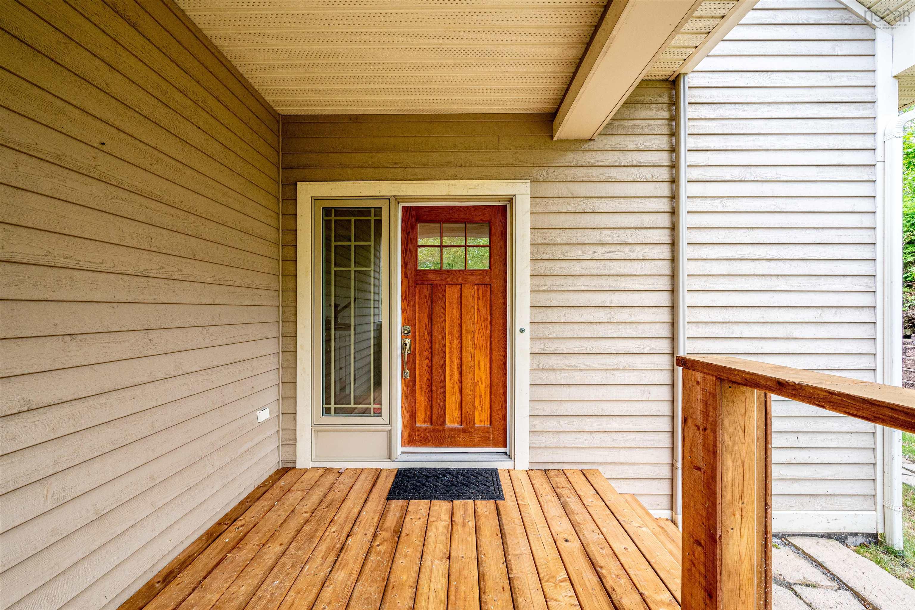 $949,000.00: 16 Cresthaven Drive, Halifax