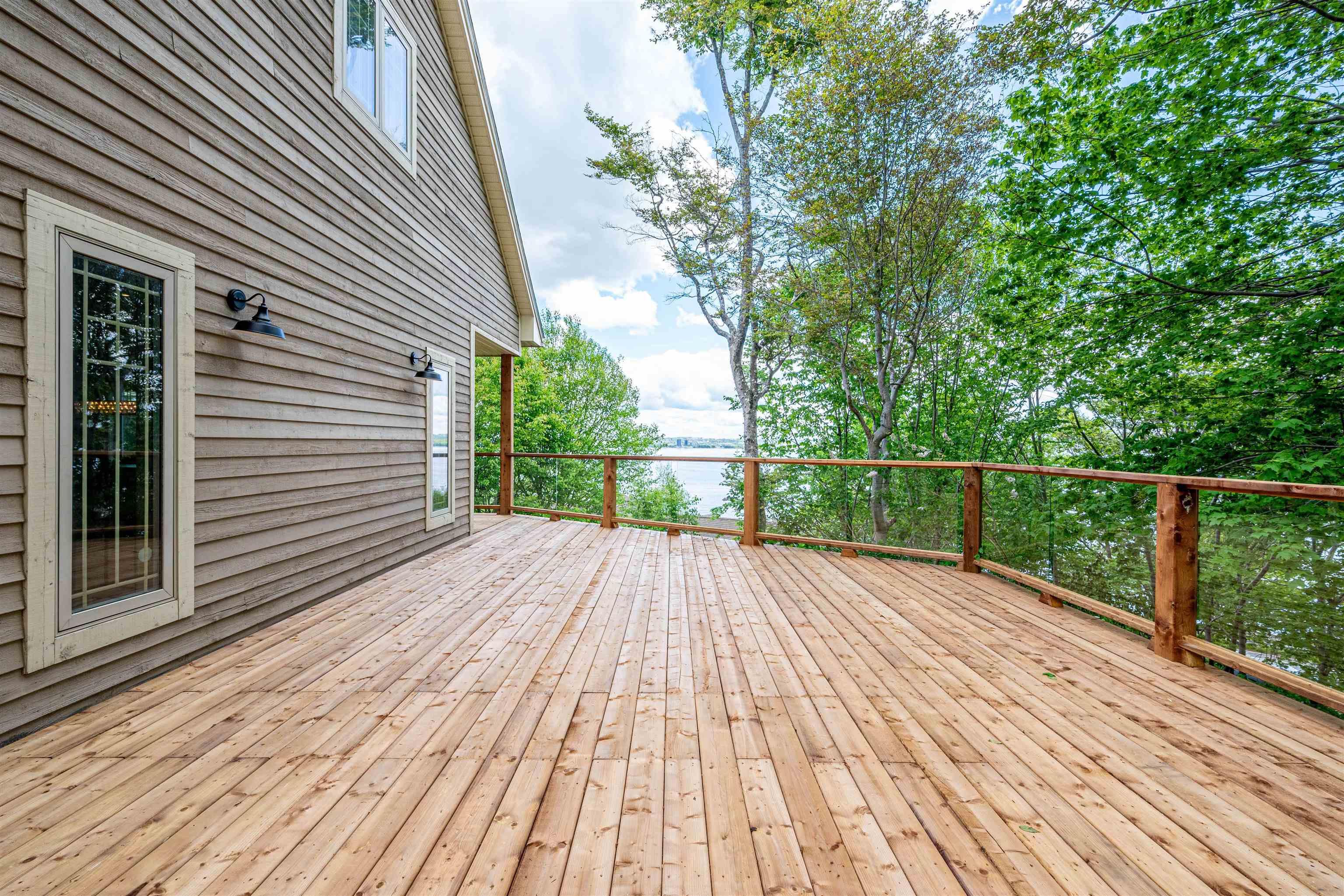 $949,000.00: 16 Cresthaven Drive, Halifax