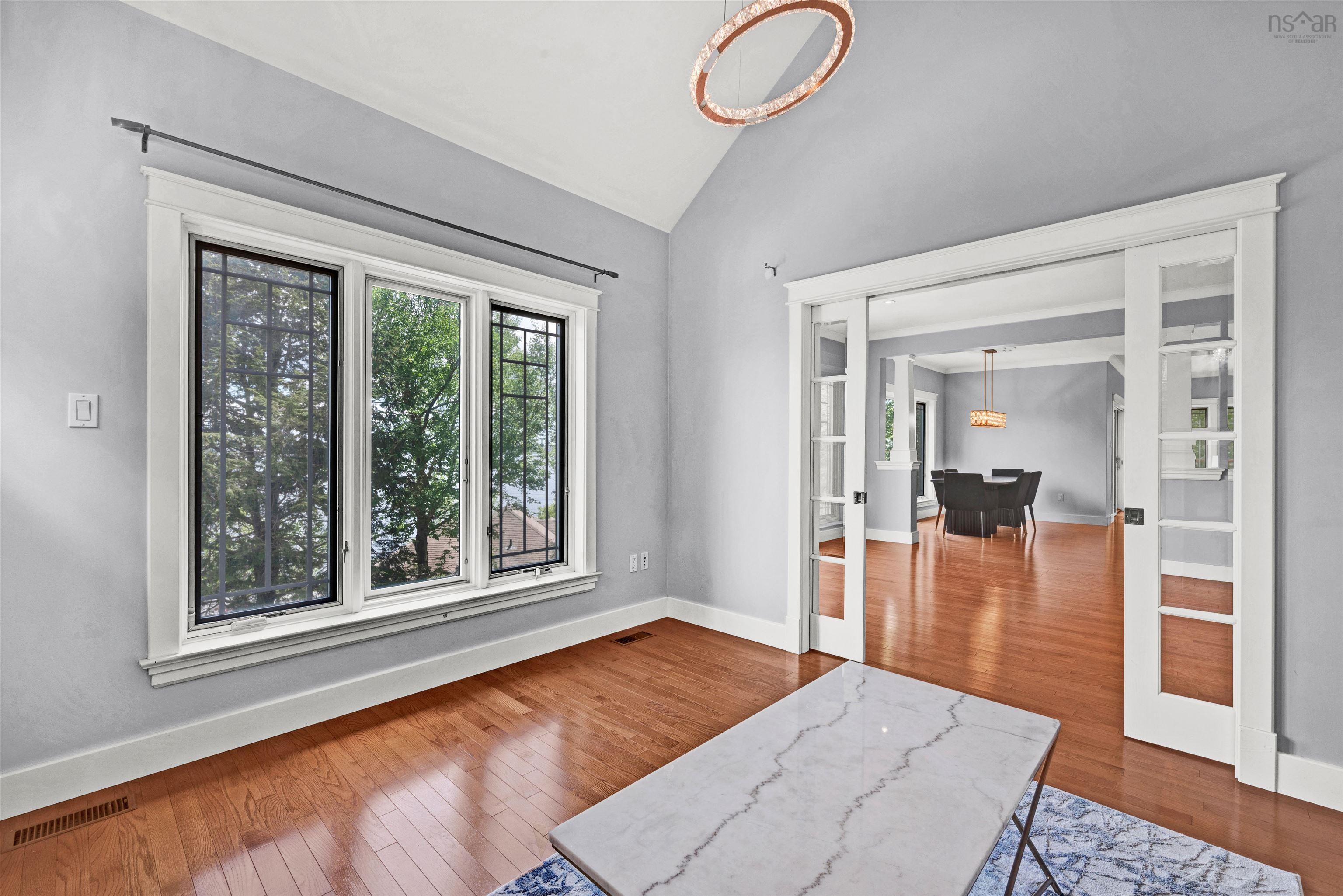 $949,000.00: 16 Cresthaven Drive, Halifax