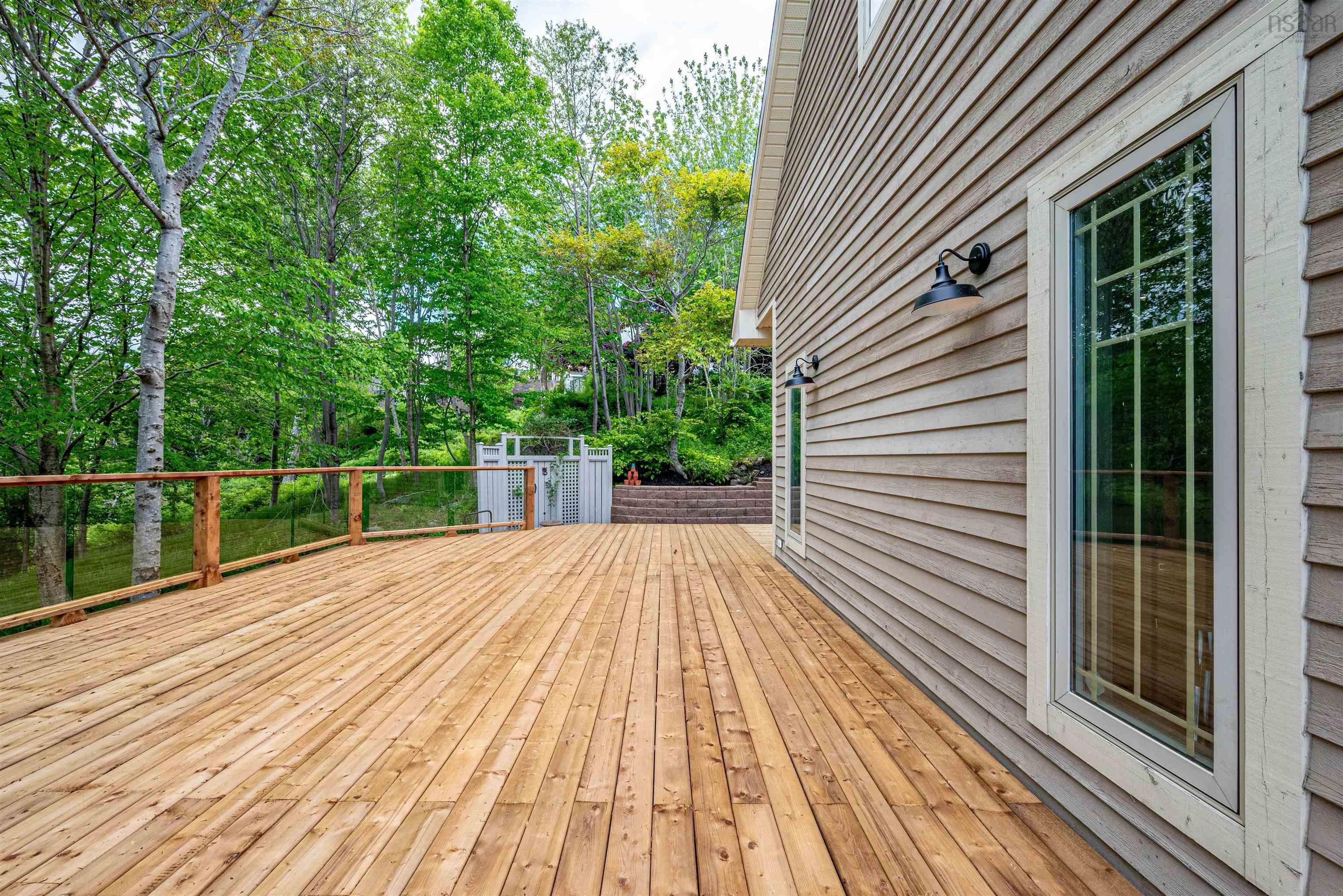 $949,000.00: 16 Cresthaven Drive, Halifax