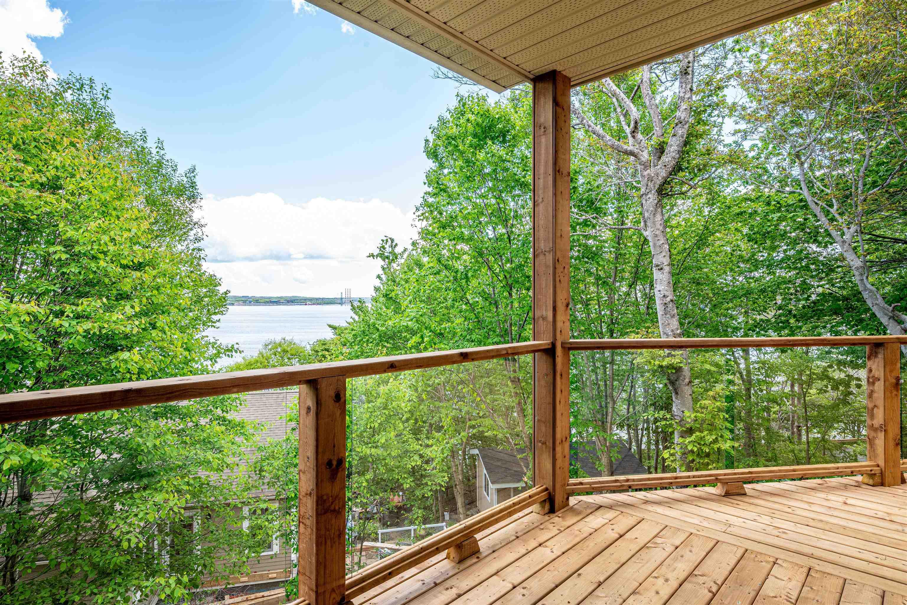 $949,000.00: 16 Cresthaven Drive, Halifax