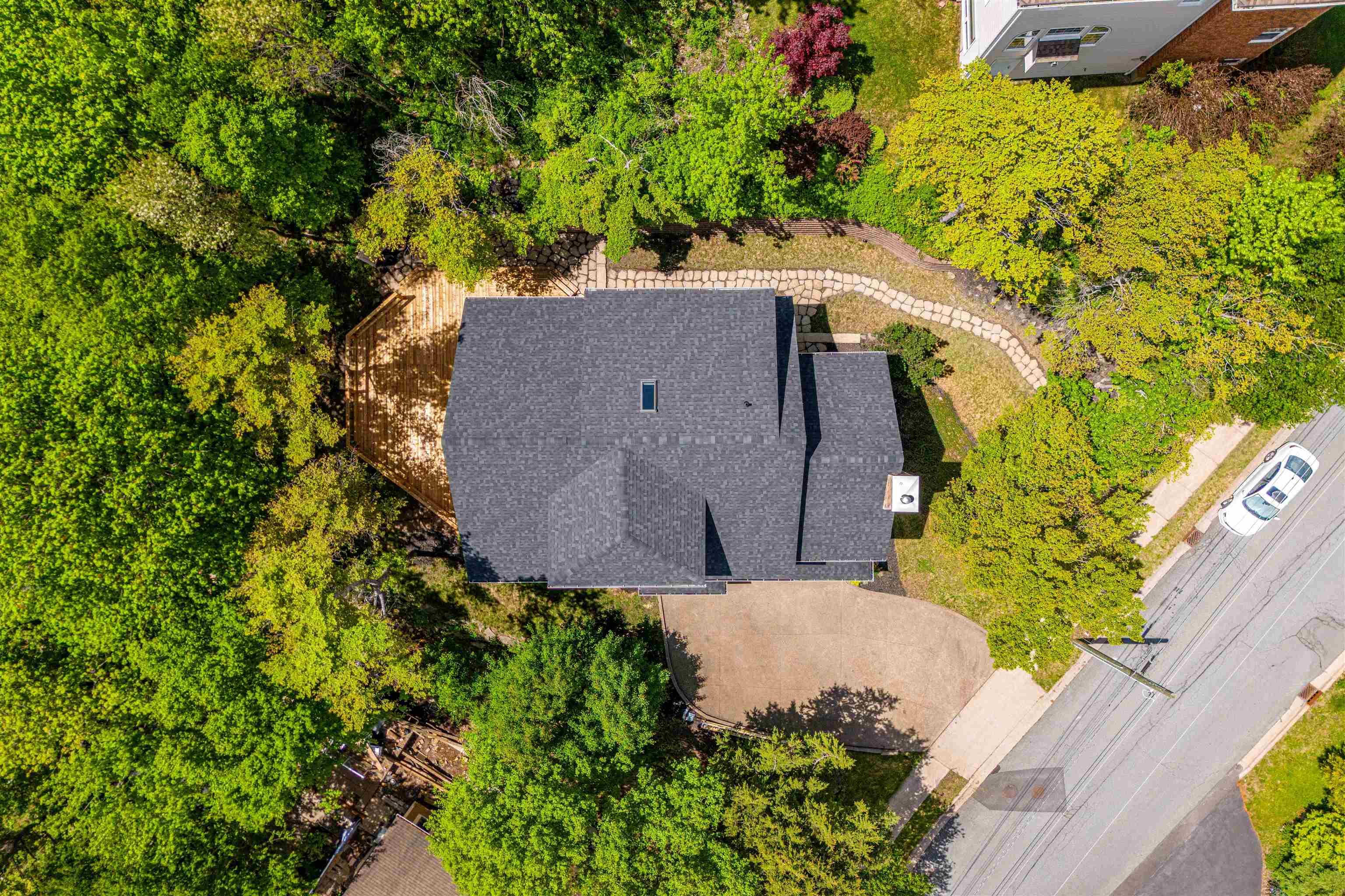 $949,000.00: 16 Cresthaven Drive, Halifax