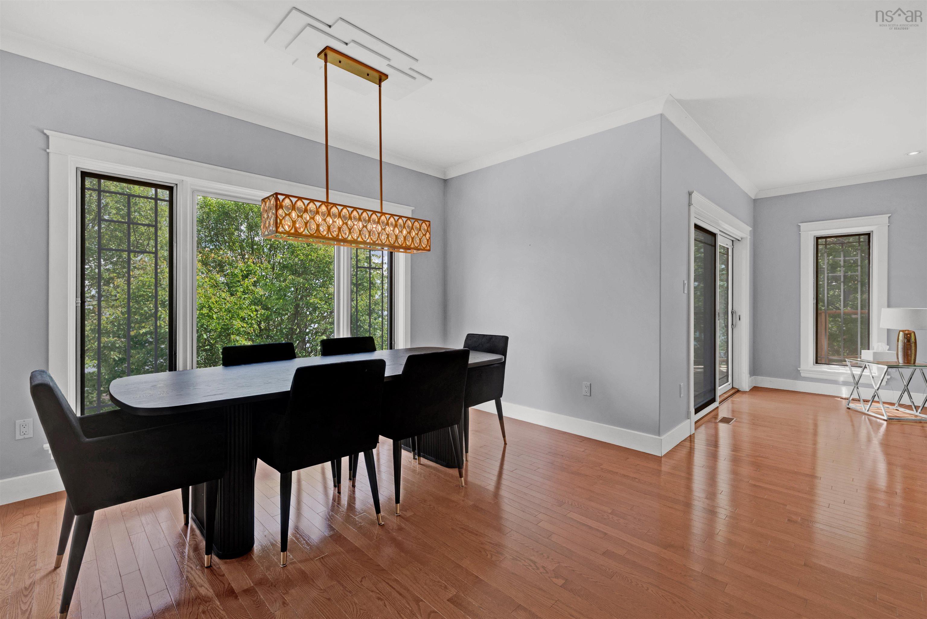 $949,000.00: 16 Cresthaven Drive, Halifax