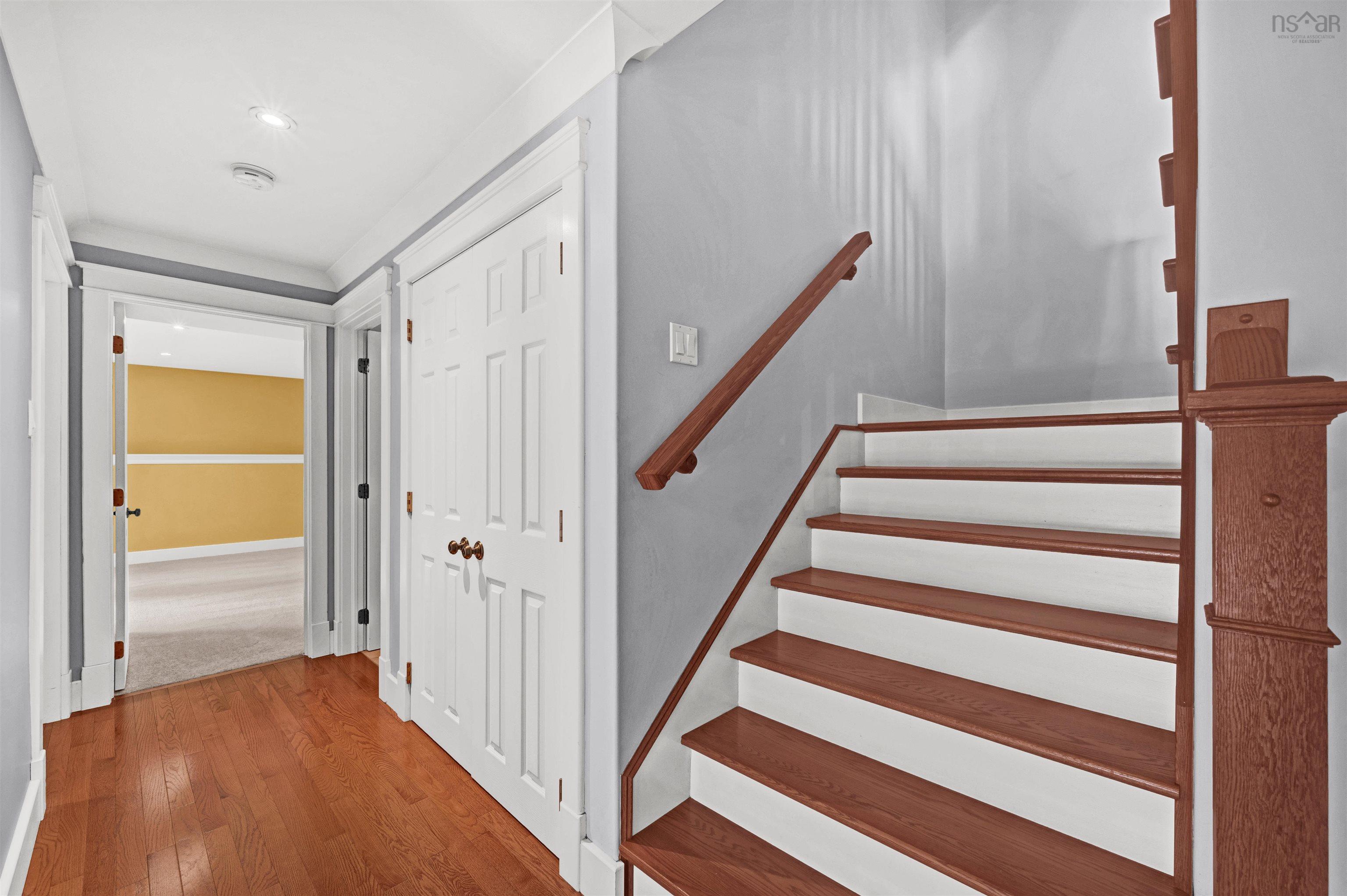 $949,000.00: 16 Cresthaven Drive, Halifax