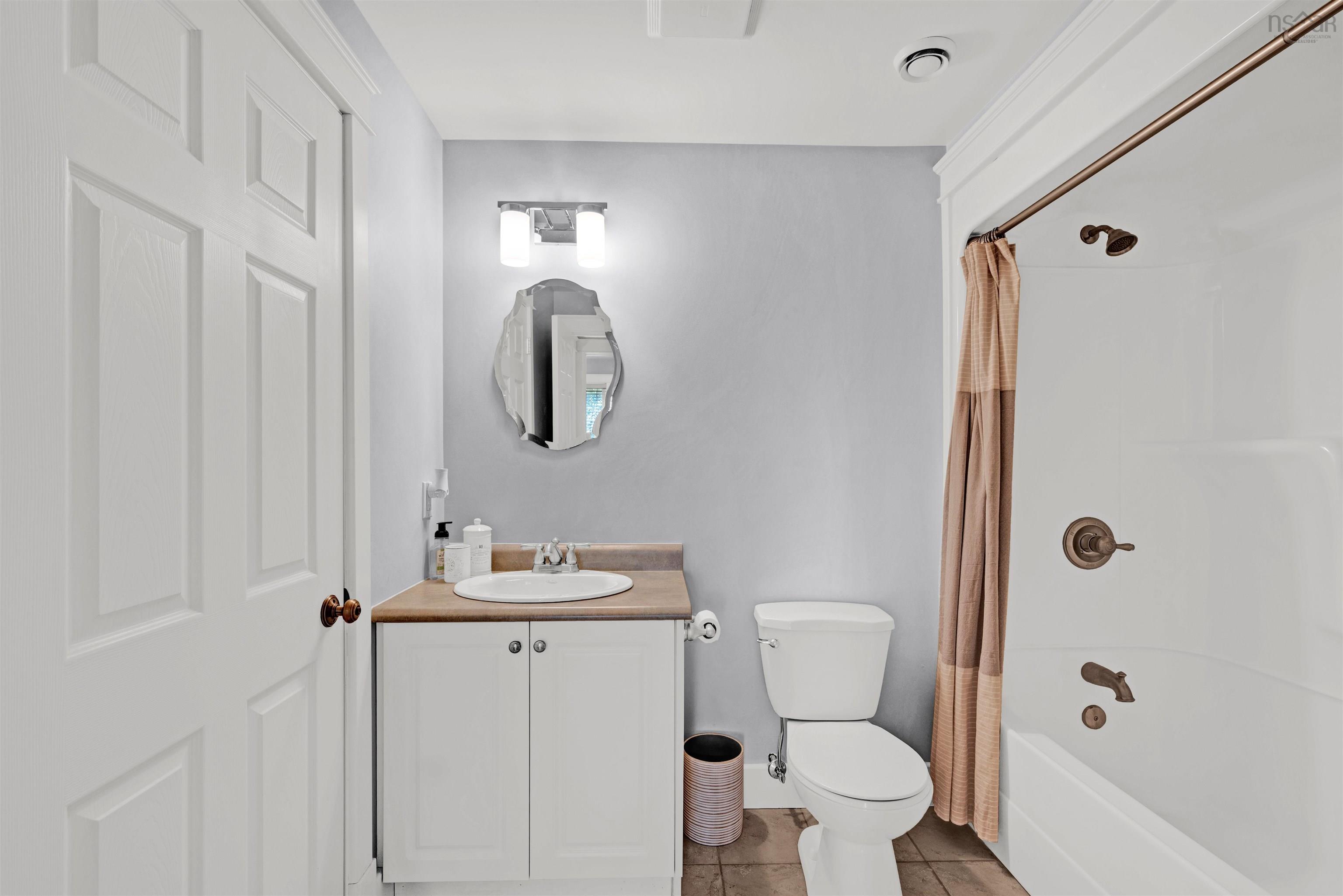 $949,000.00: 16 Cresthaven Drive, Halifax