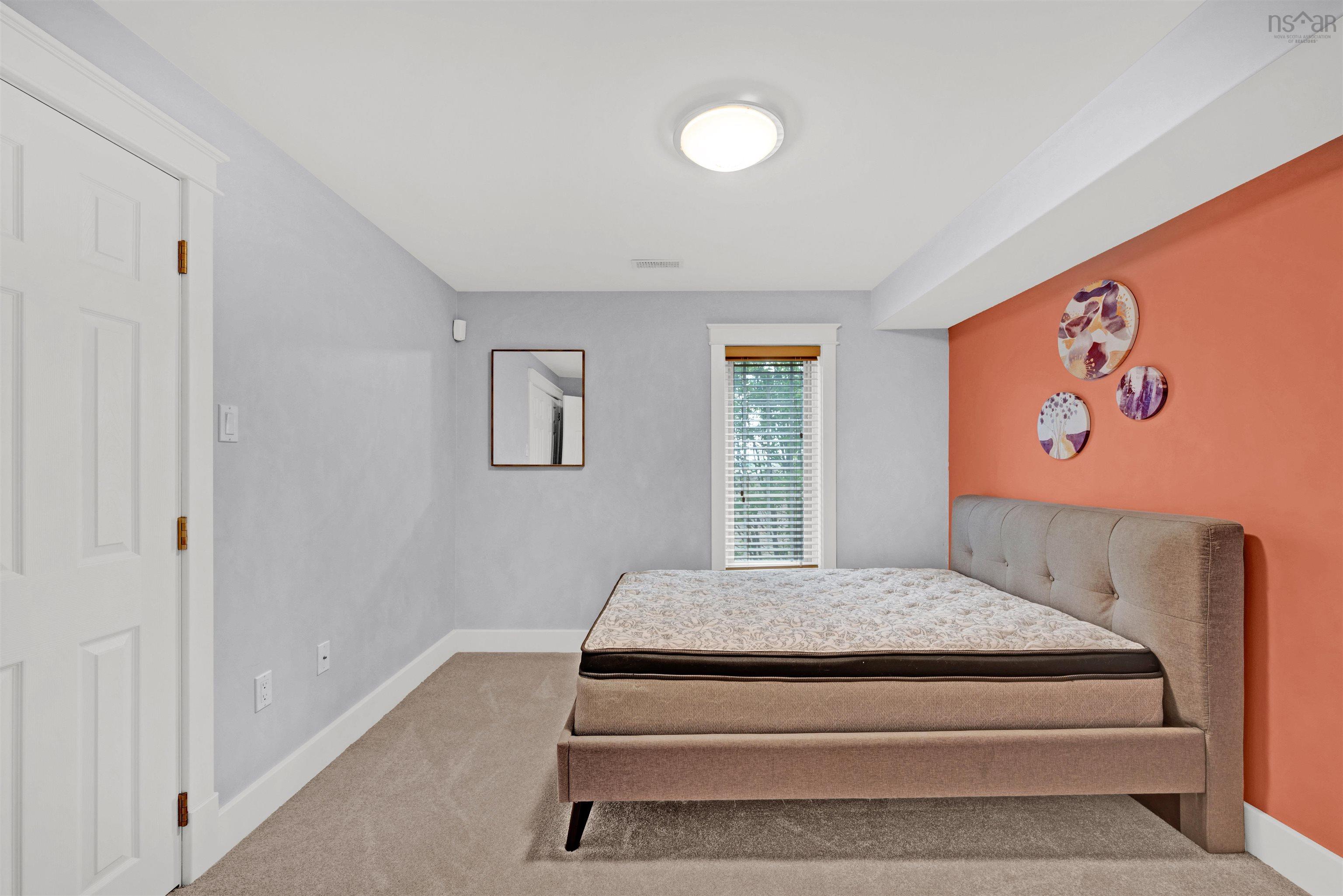 $949,000.00: 16 Cresthaven Drive, Halifax