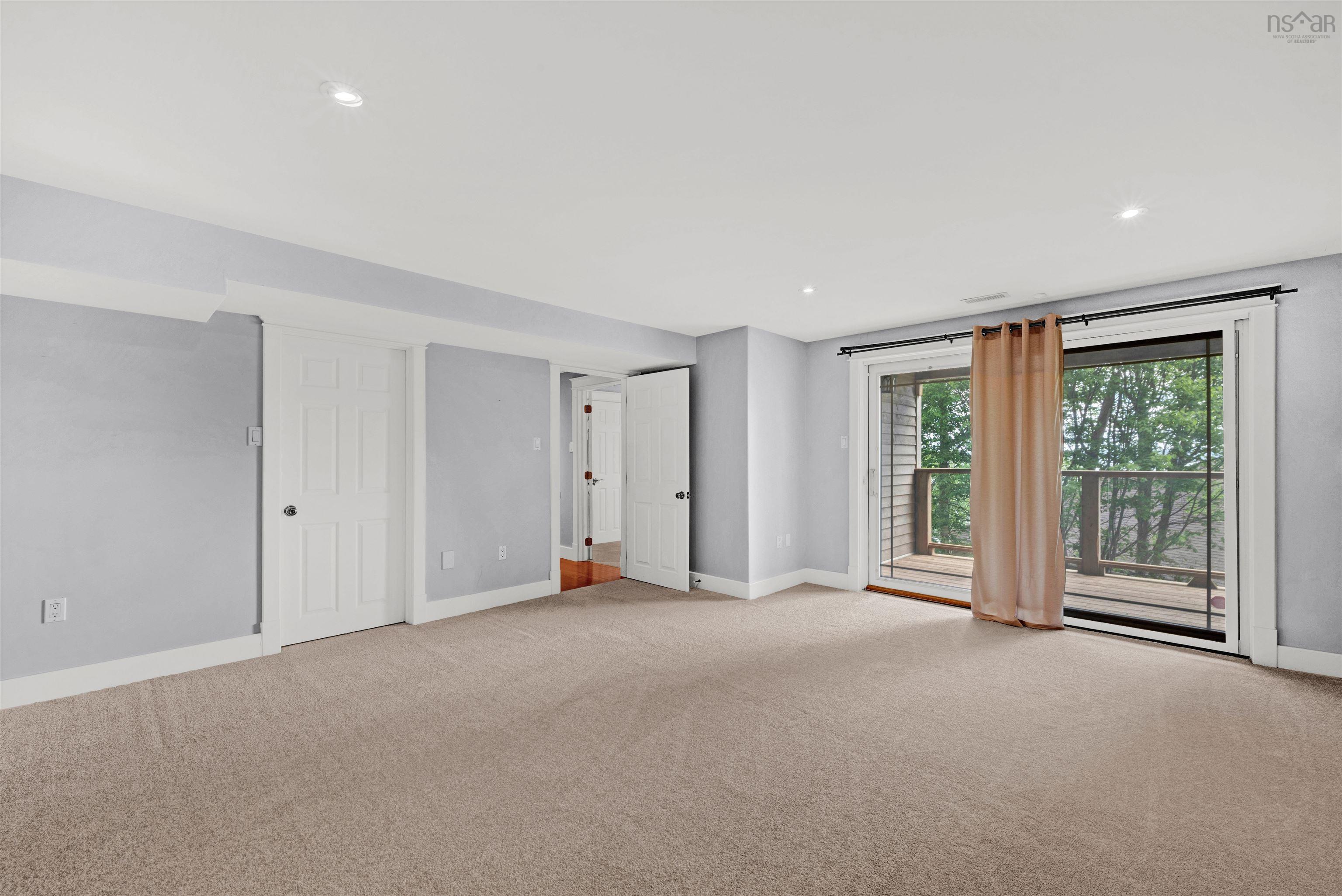$949,000.00: 16 Cresthaven Drive, Halifax