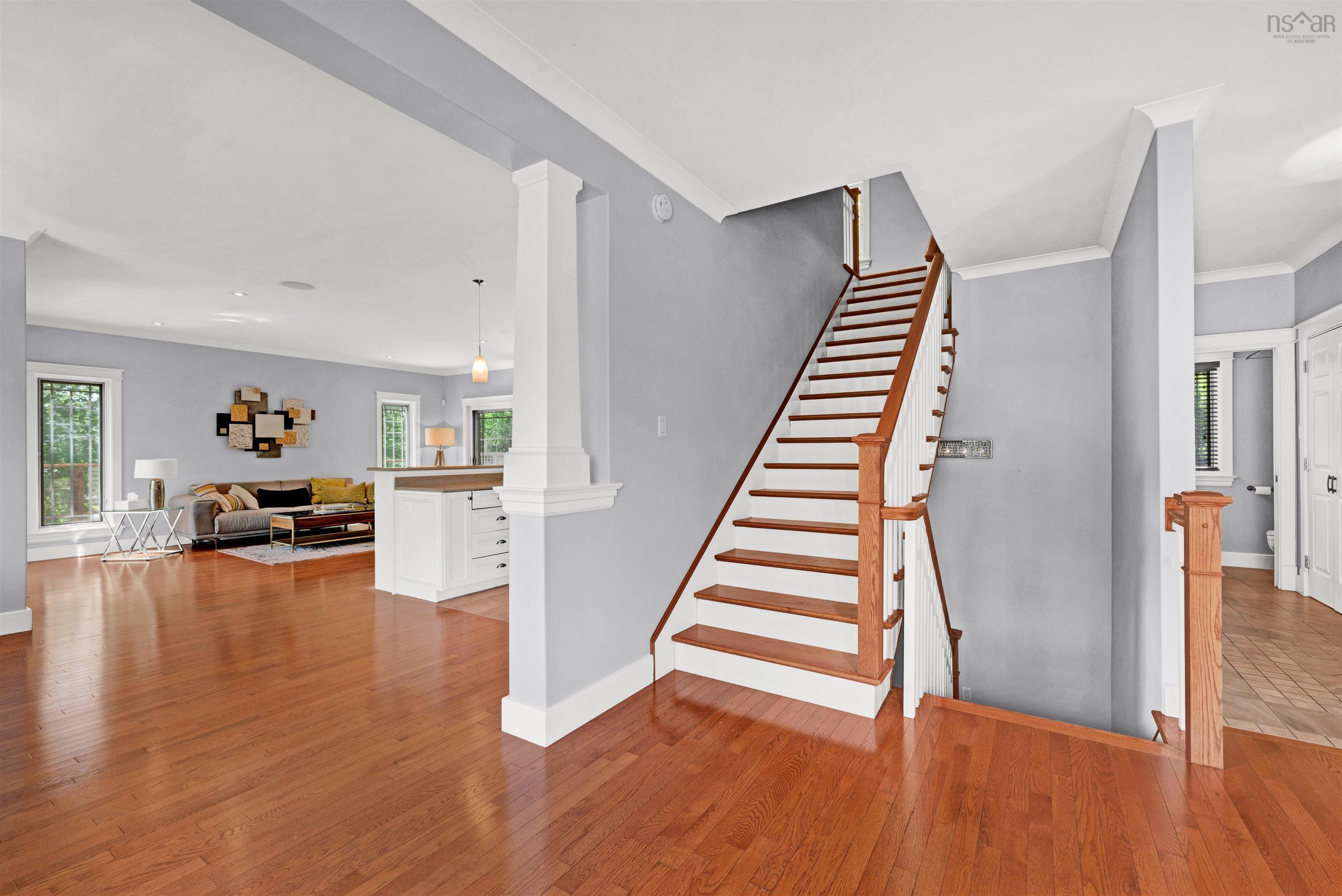 $949,000.00: 16 Cresthaven Drive, Halifax