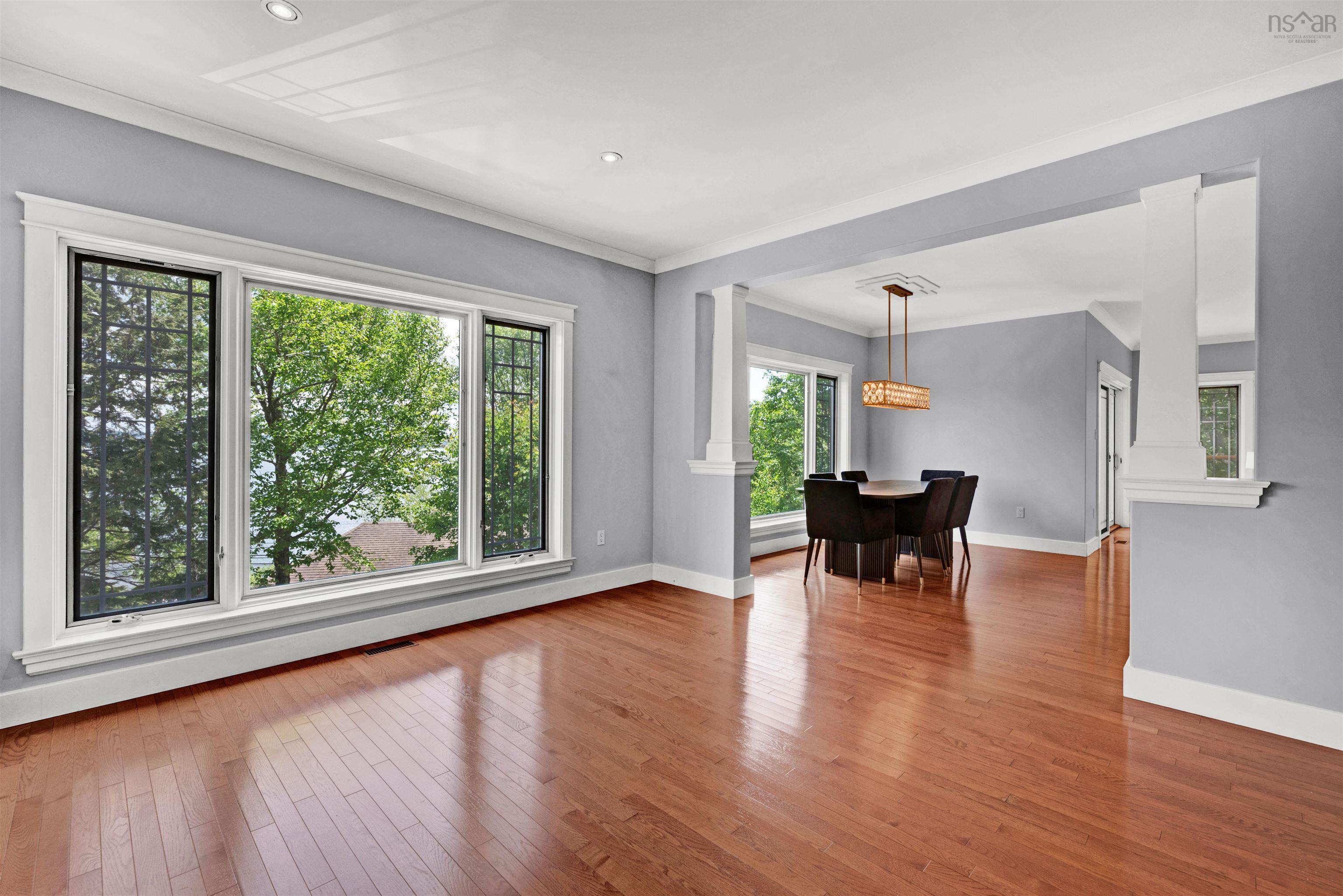 $949,000.00: 16 Cresthaven Drive, Halifax