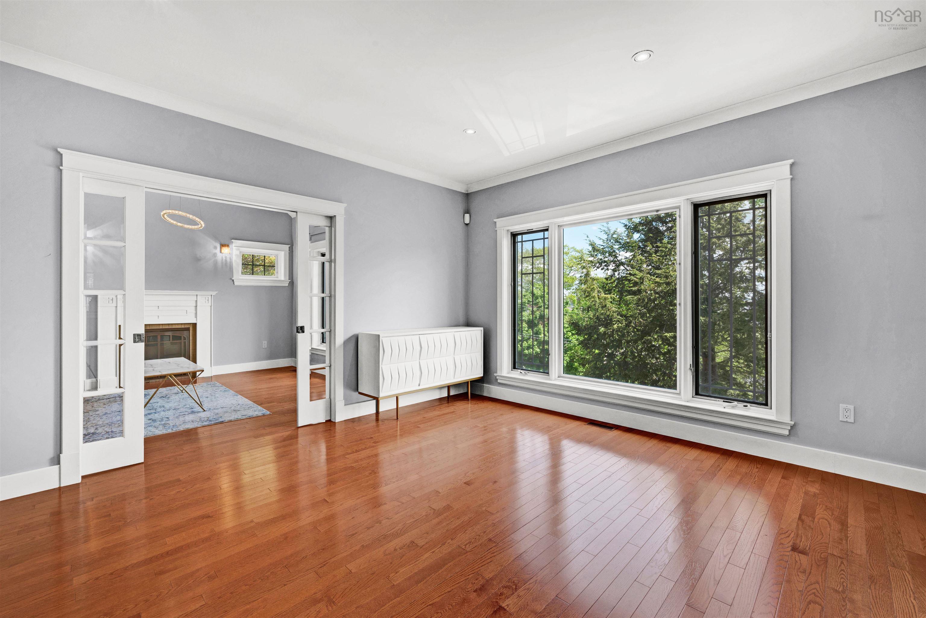 $949,000.00: 16 Cresthaven Drive, Halifax