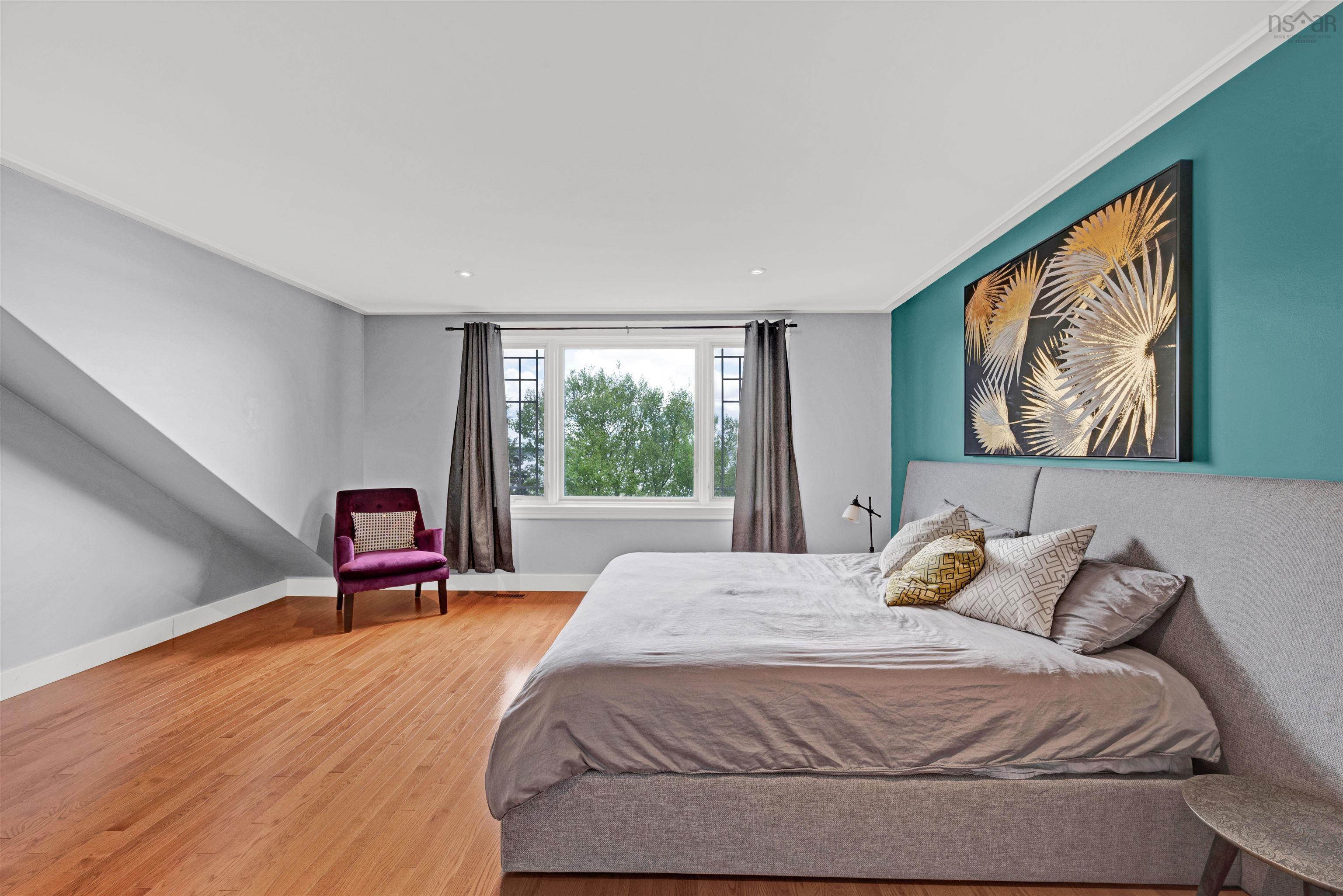 $949,000.00: 16 Cresthaven Drive, Halifax