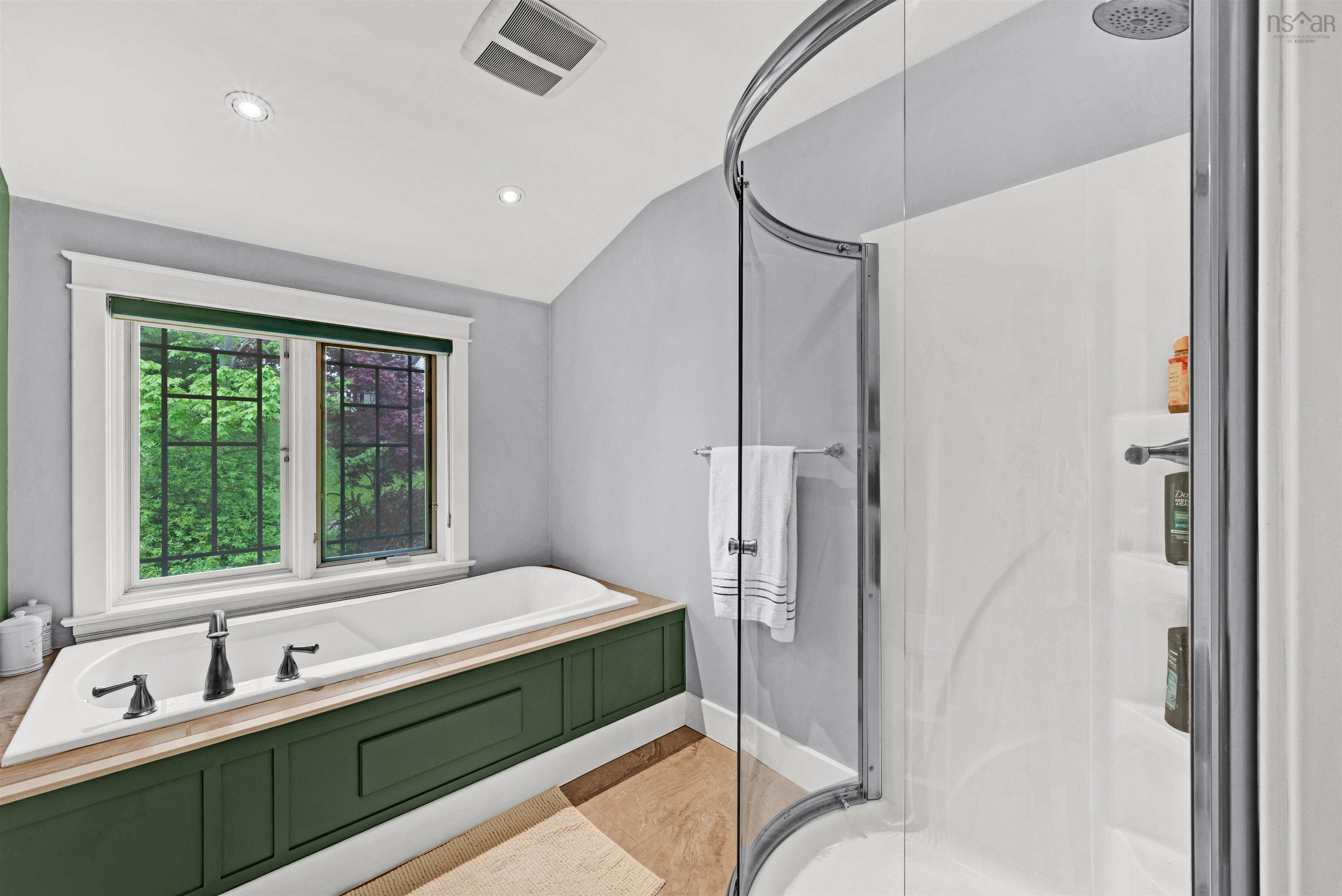$949,000.00: 16 Cresthaven Drive, Halifax