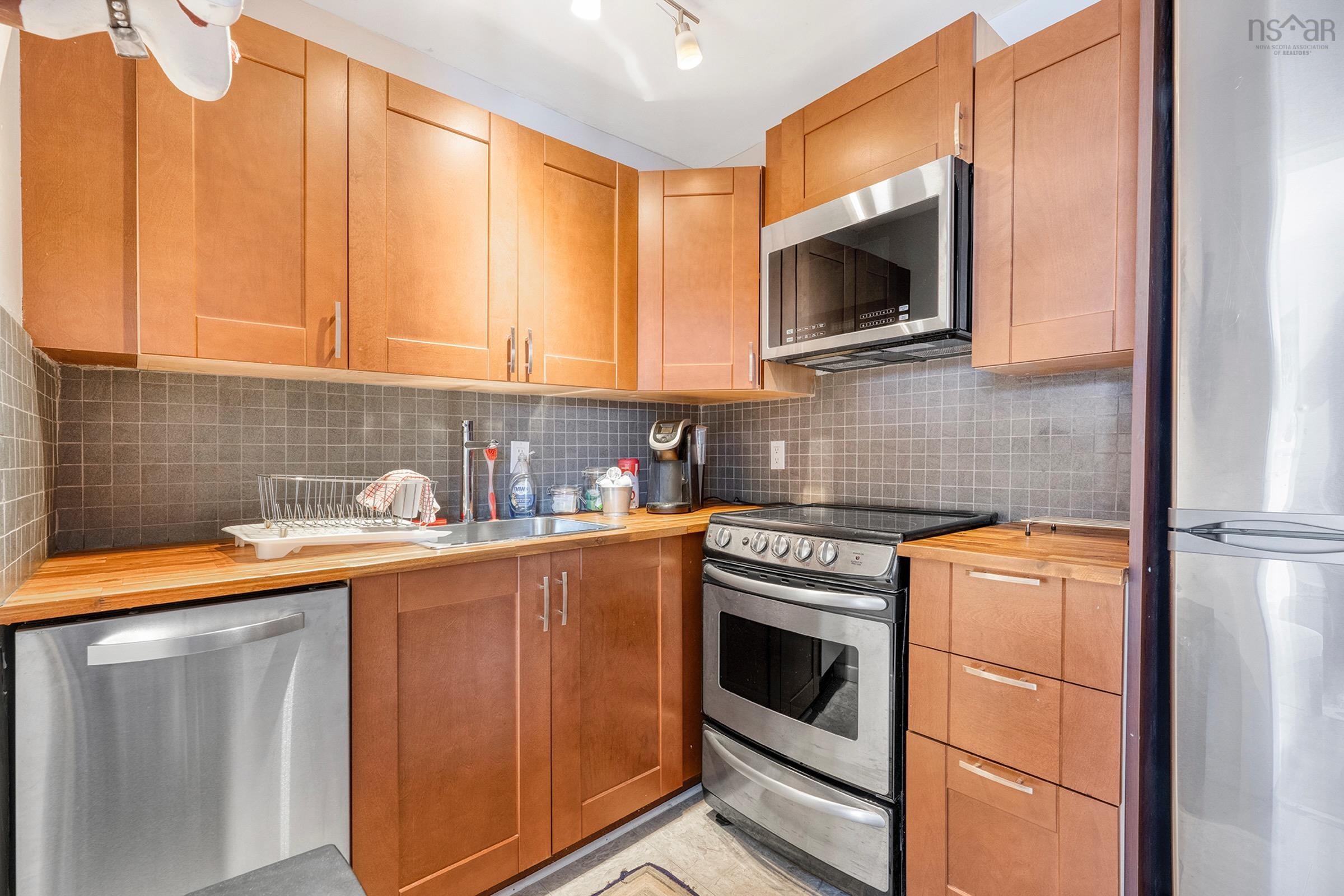 $749,000.00: 145 Lincoln Street, Lunenburg