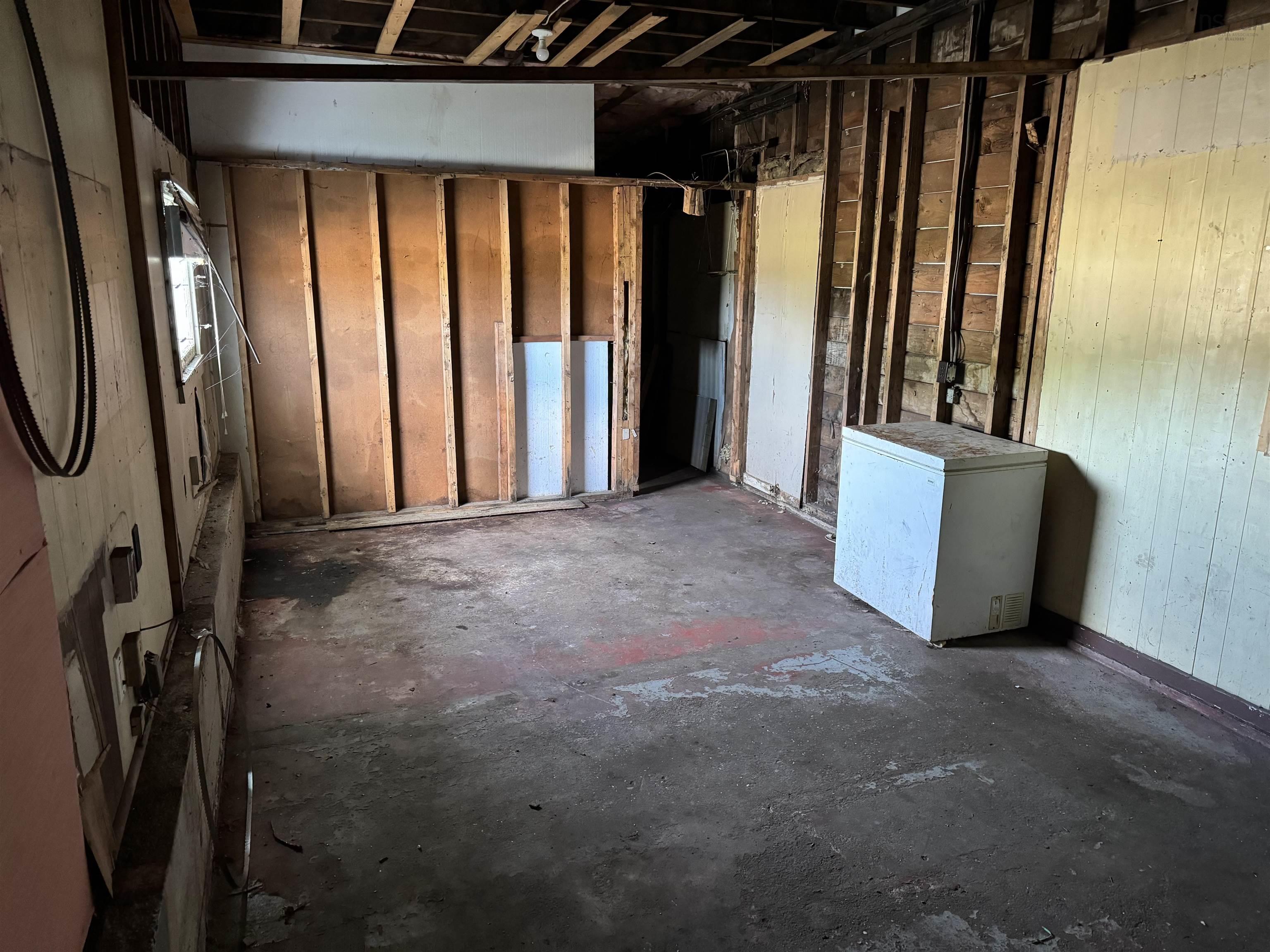 $93,000.00: 10108 Highway 1, Marshalltown