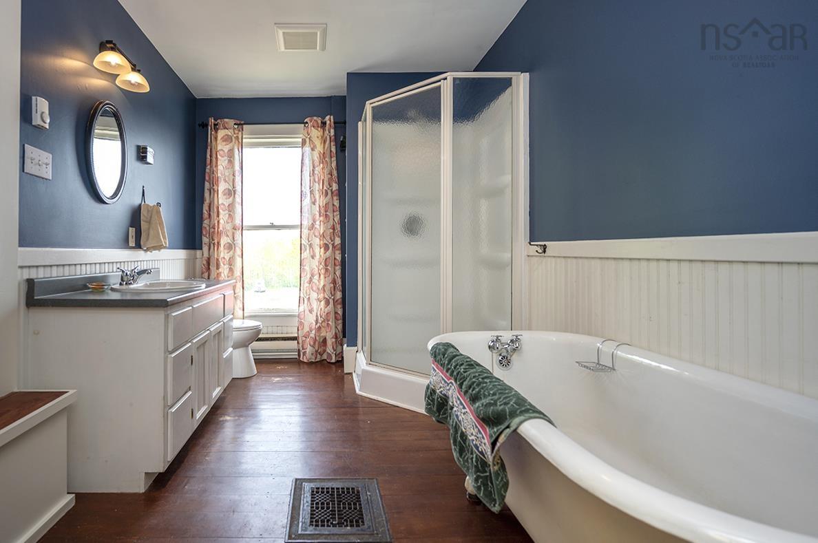 $1,295,000.00: 922 Bains Road, Sheffield Mills