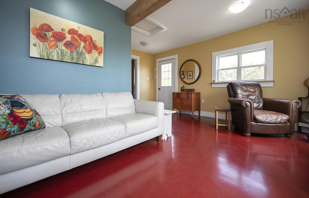 $1,295,000.00: 922 Bains Road, Sheffield Mills