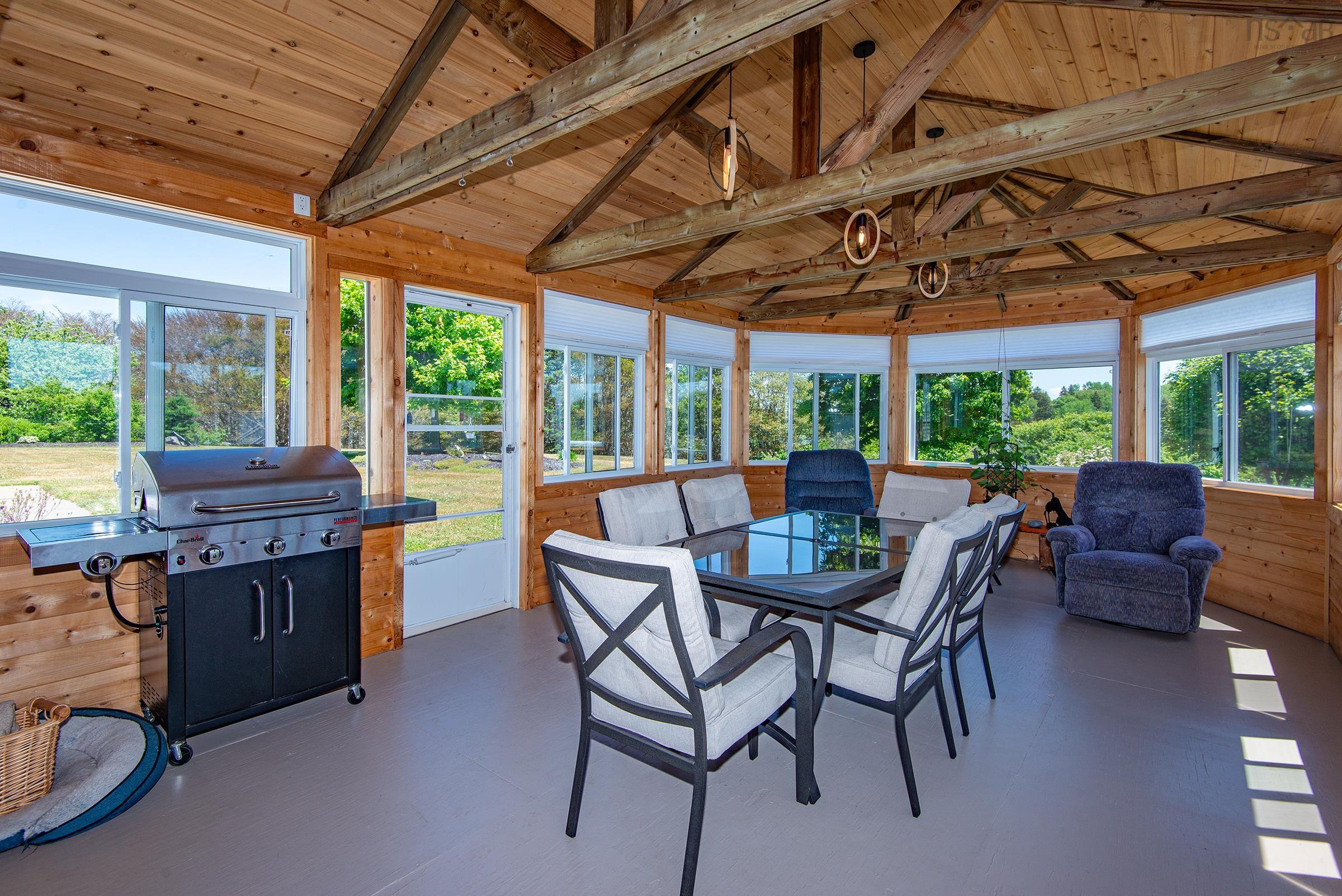 $899,000.00: 532 Saulnierville Road, Saulnierville Station