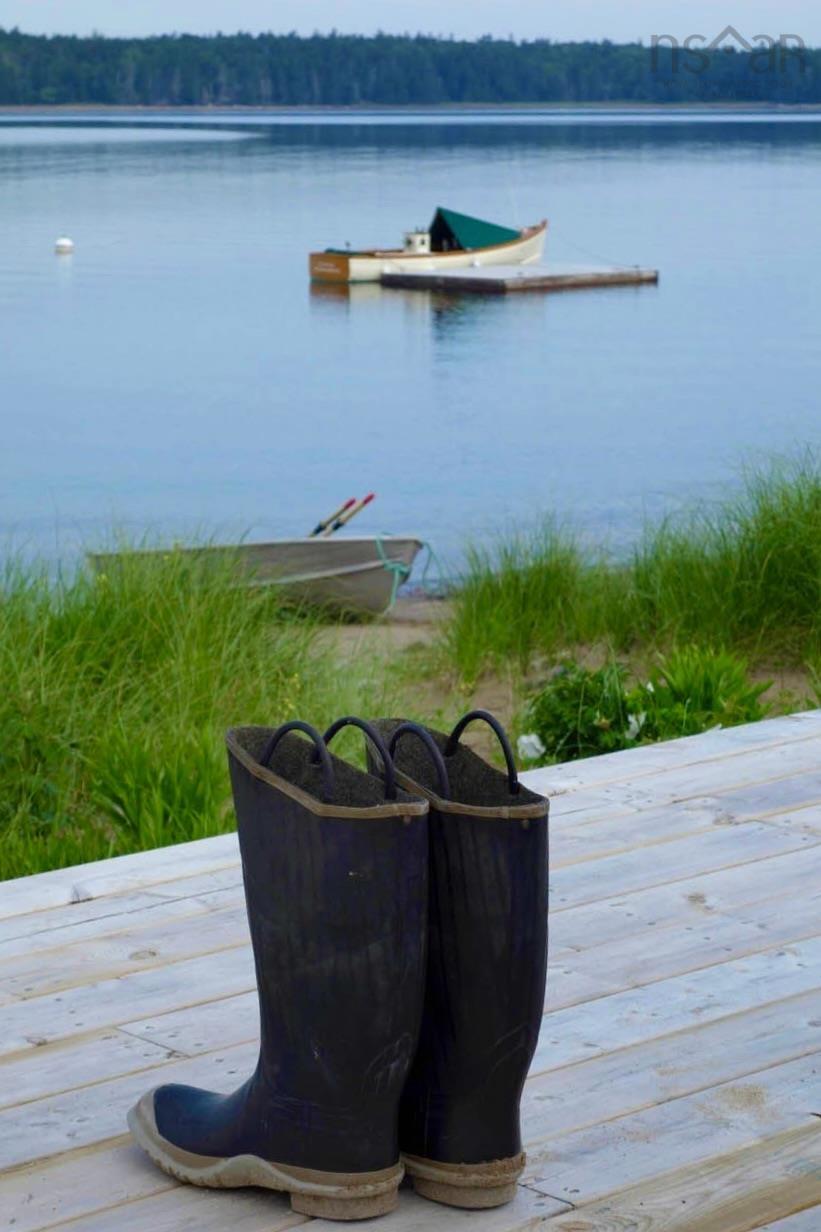 $1,599,000.00: Spectacle Island, Mahone Bay