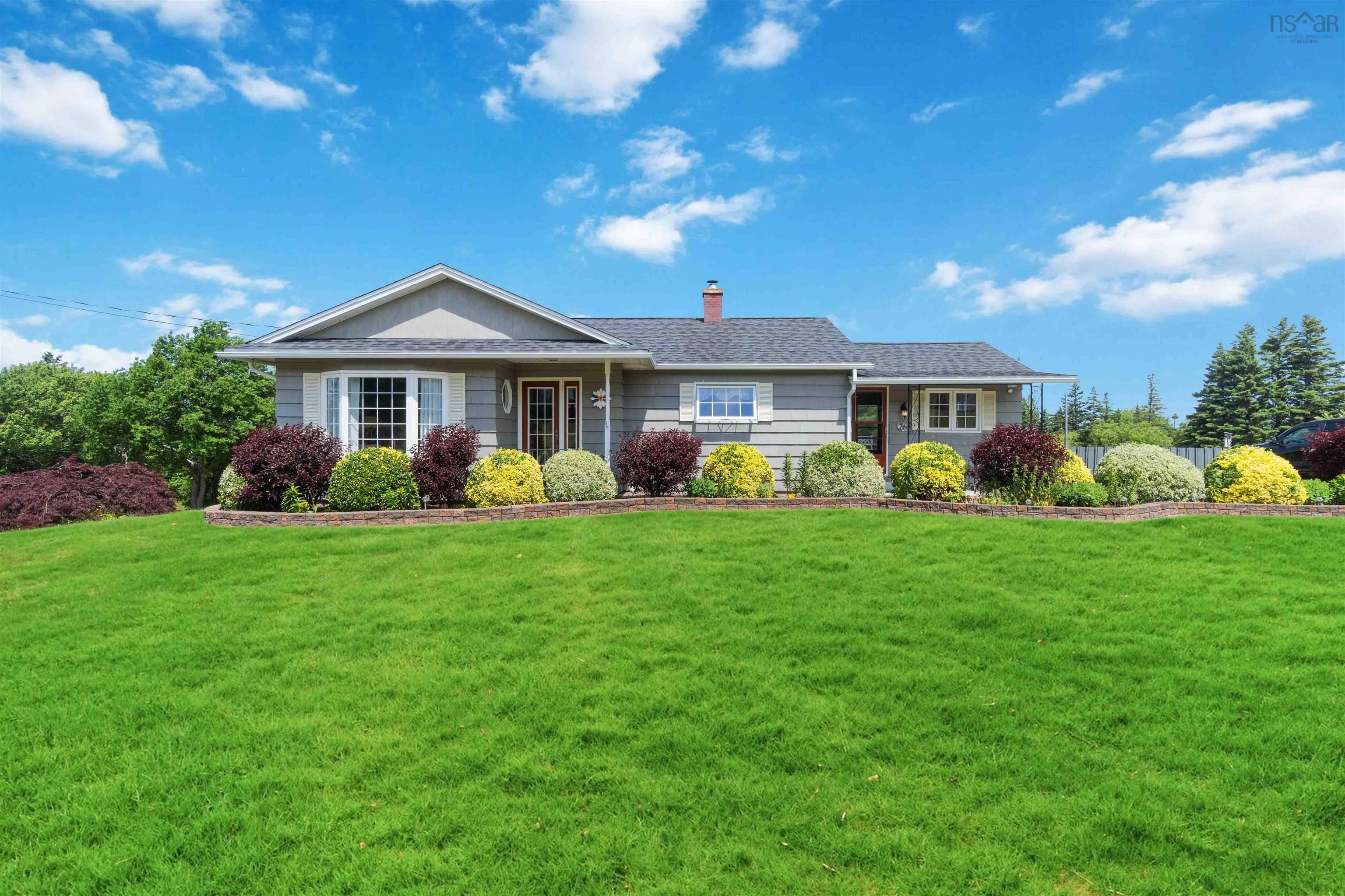 $324,900.00: 5191 Shore Road W, Parkers Cove