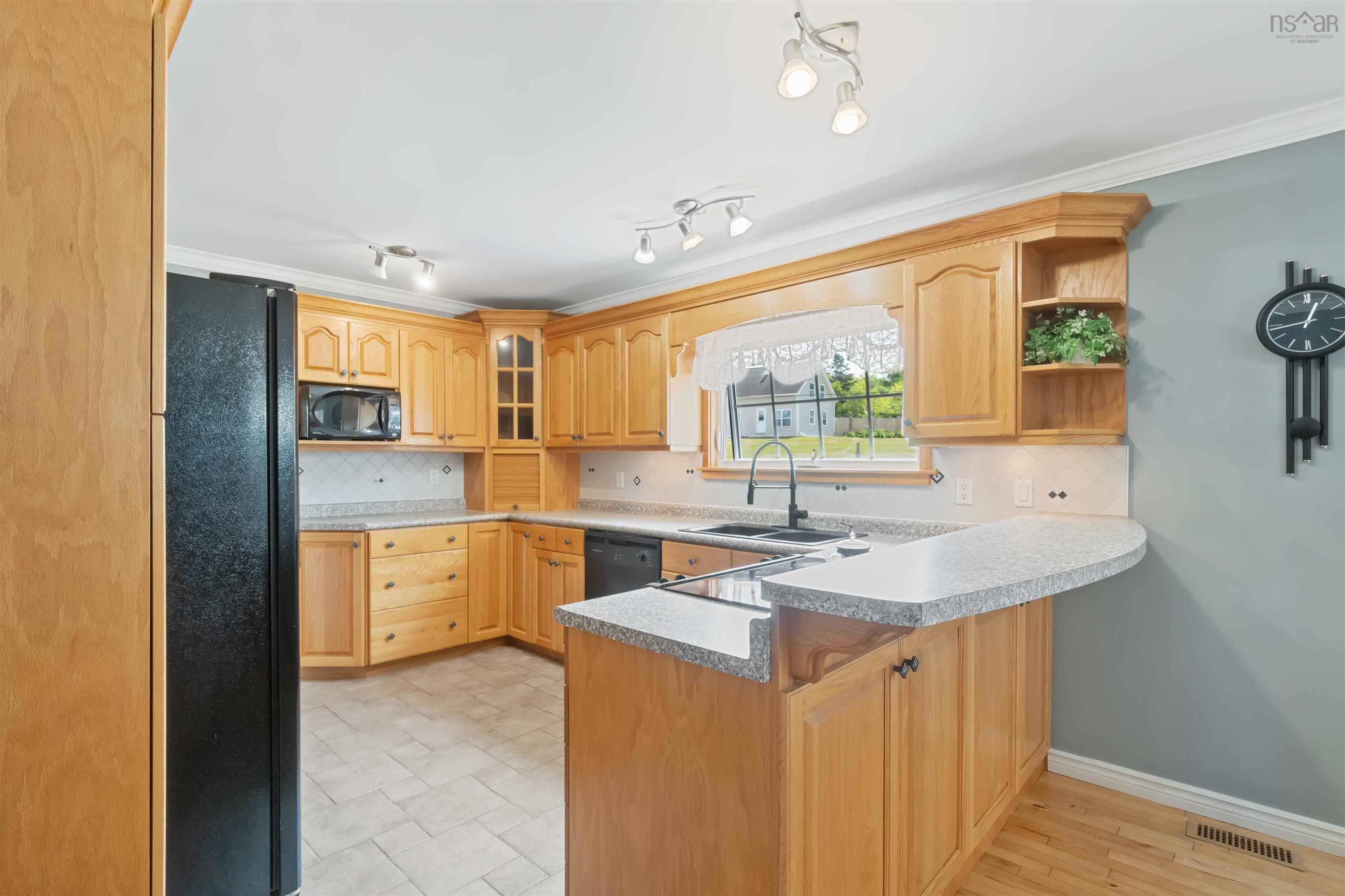 $324,900.00: 5191 Shore Road W, Parkers Cove