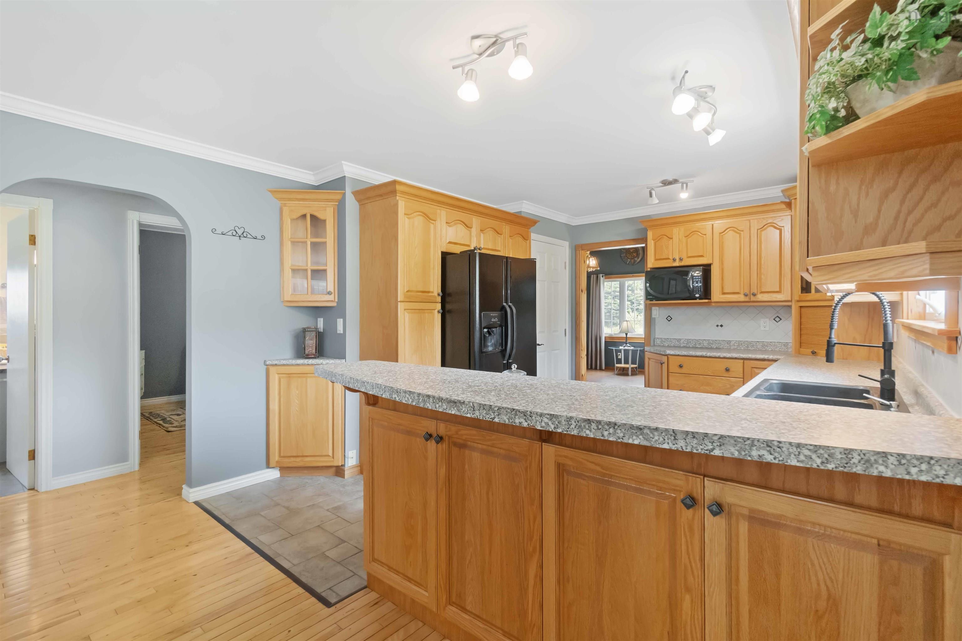 $324,900.00: 5191 Shore Road W, Parkers Cove