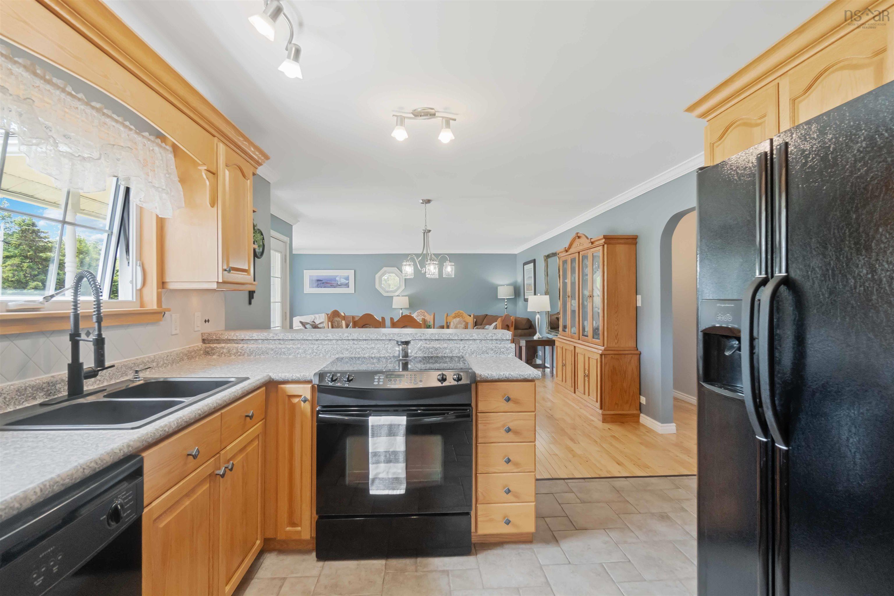 $324,900.00: 5191 Shore Road W, Parkers Cove