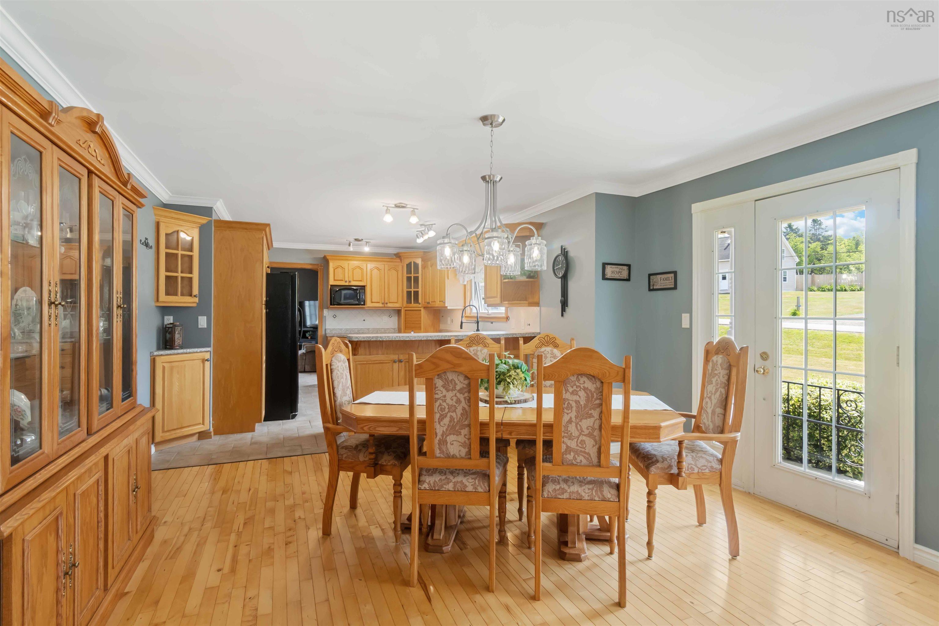 $324,900.00: 5191 Shore Road W, Parkers Cove