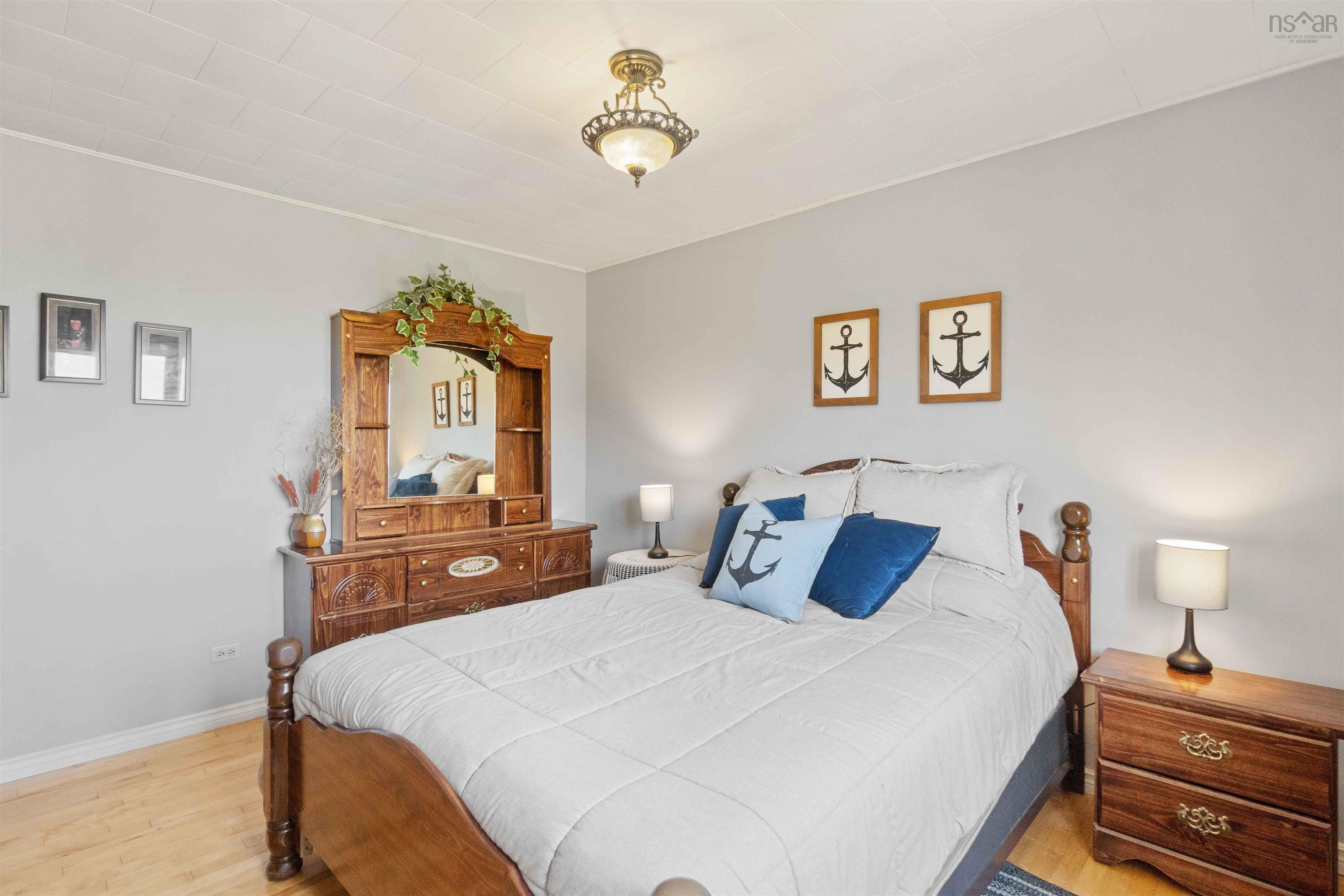 $324,900.00: 5191 Shore Road W, Parkers Cove