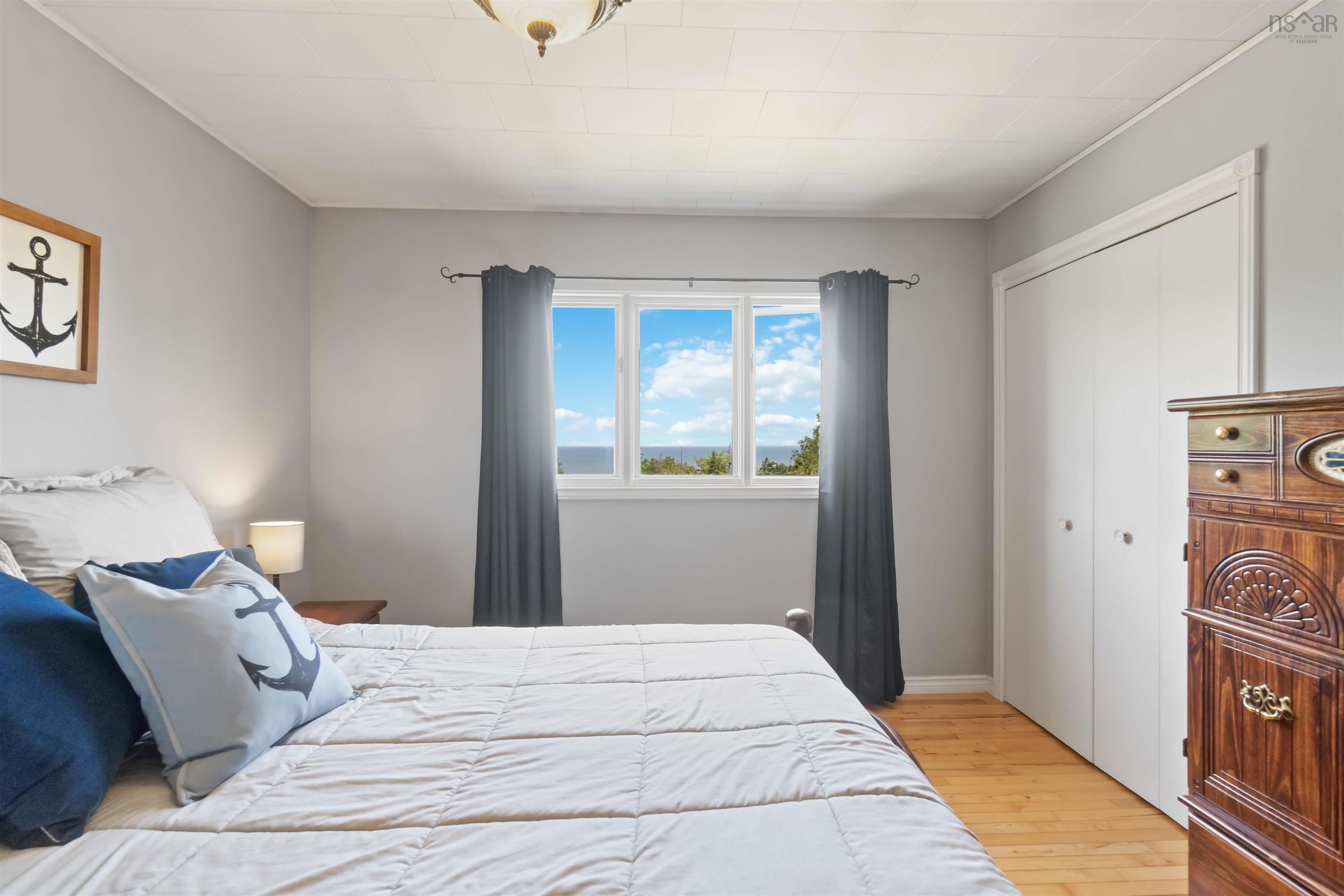 $324,900.00: 5191 Shore Road W, Parkers Cove