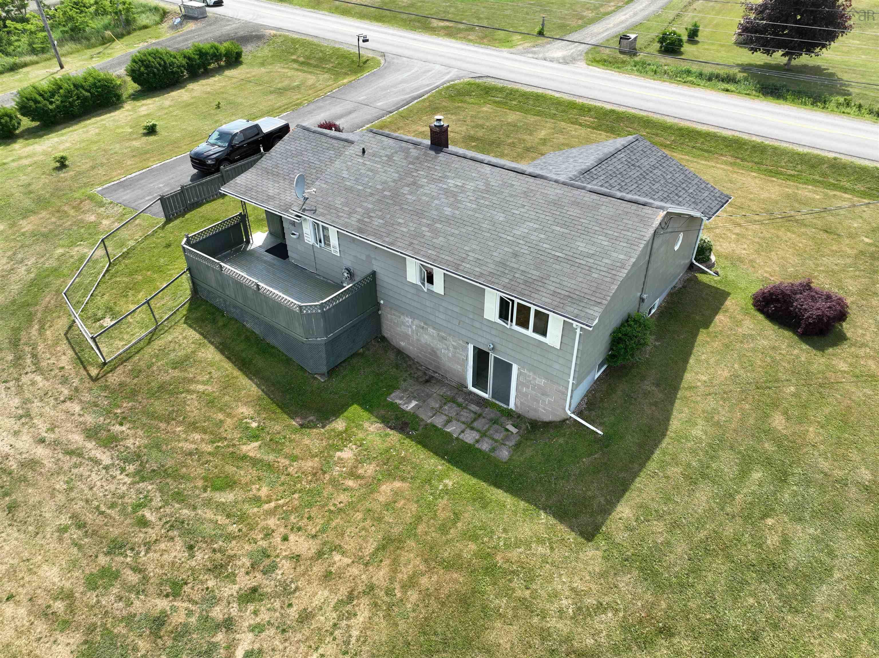 $324,900.00: 5191 Shore Road W, Parkers Cove