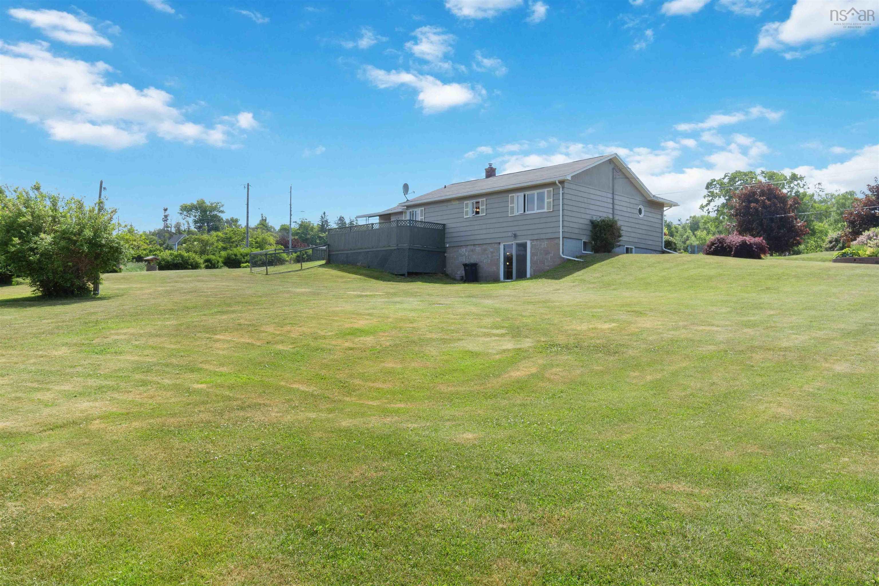 $324,900.00: 5191 Shore Road W, Parkers Cove