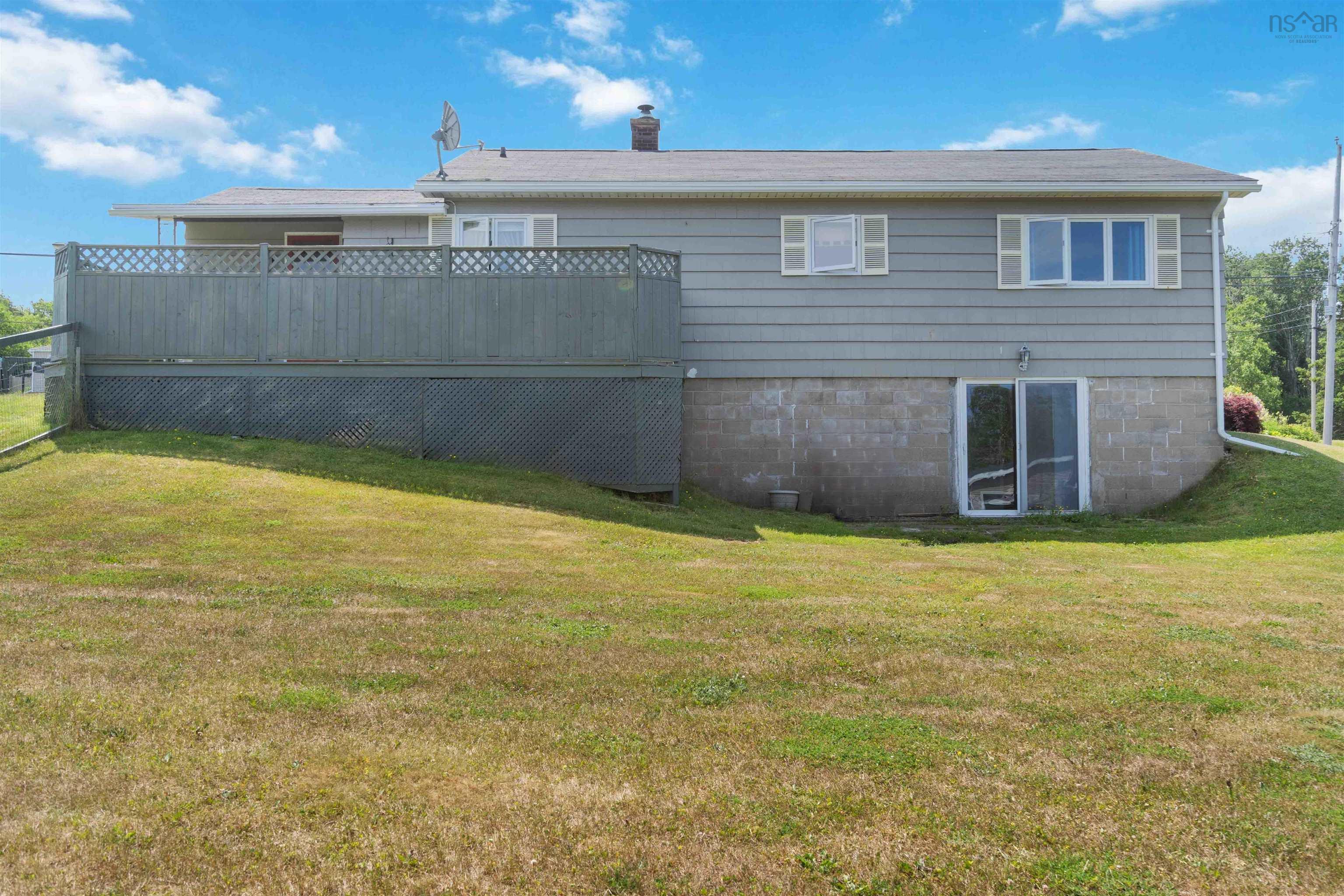 $324,900.00: 5191 Shore Road W, Parkers Cove