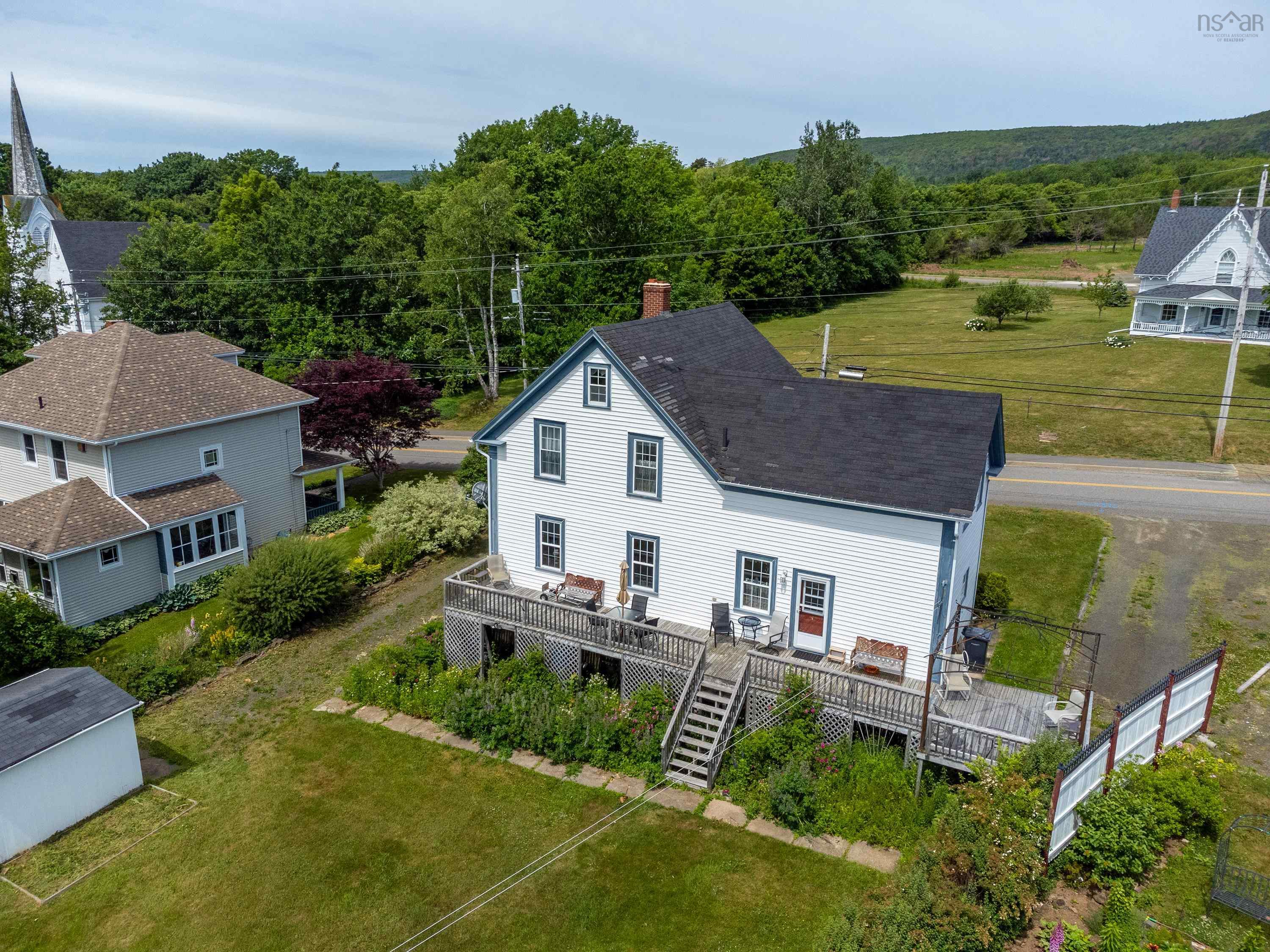 $650,000.00: 5454 Granville Road, Granville Ferry
