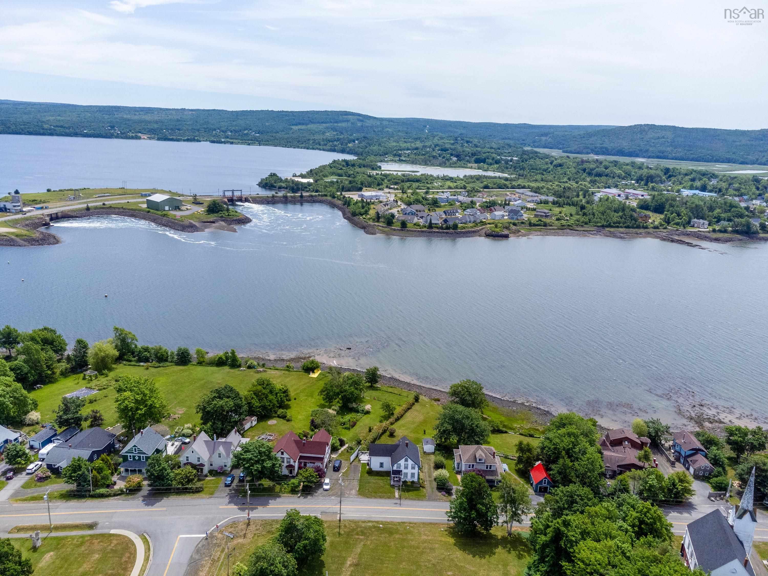 $650,000.00: 5454 Granville Road, Granville Ferry