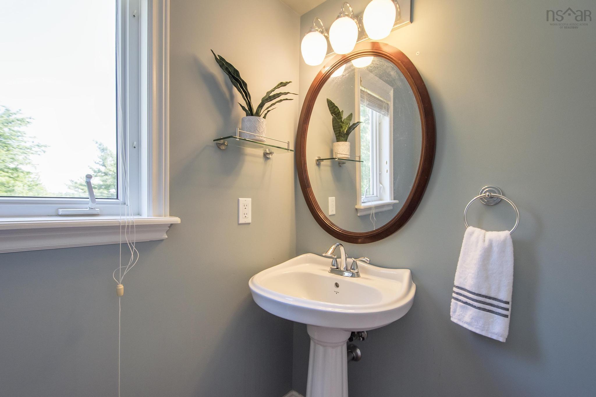 $949,000.00: 27 Lakeshore Drive, Hammonds Plains