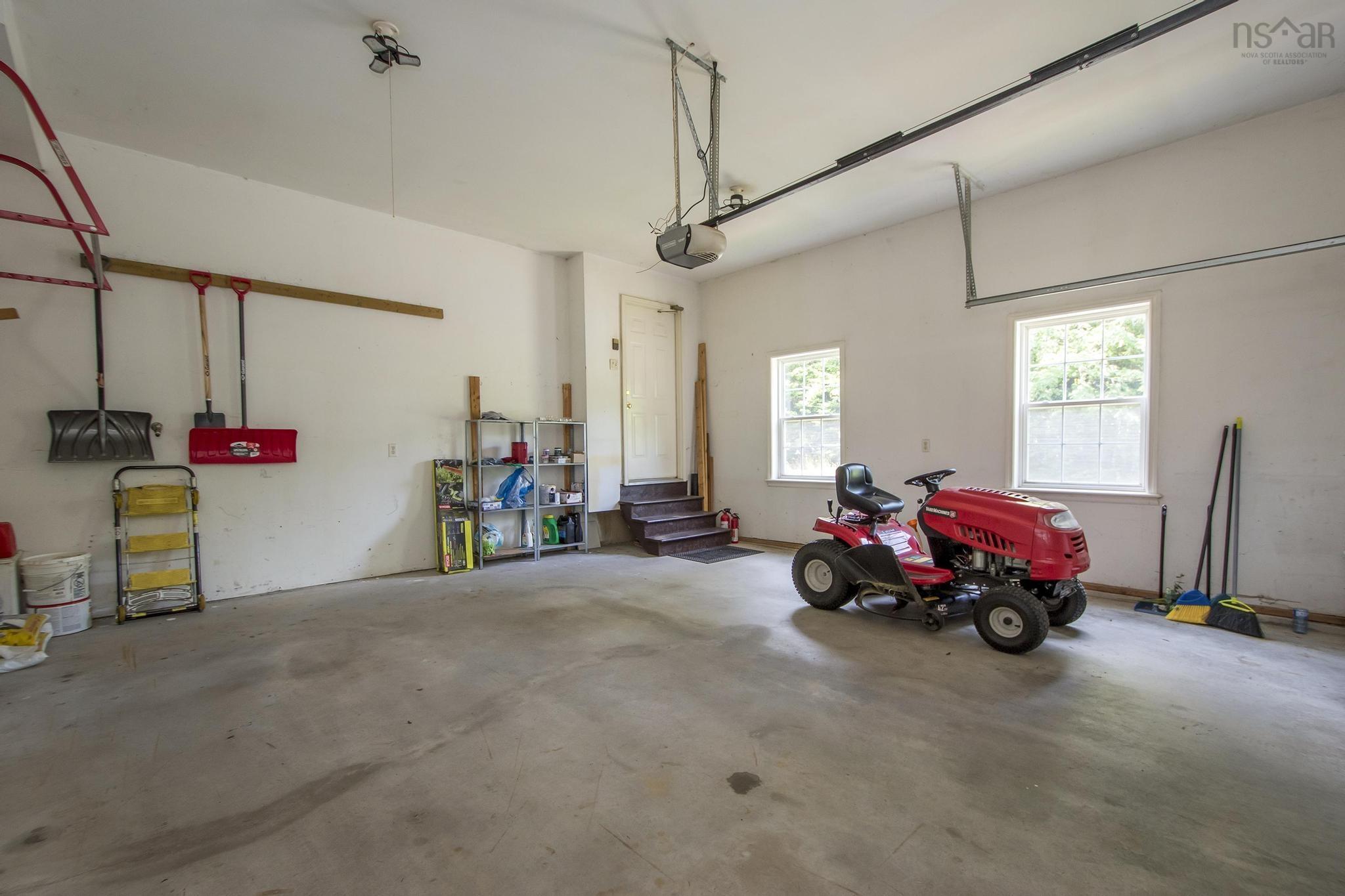 $949,000.00: 27 Lakeshore Drive, Hammonds Plains