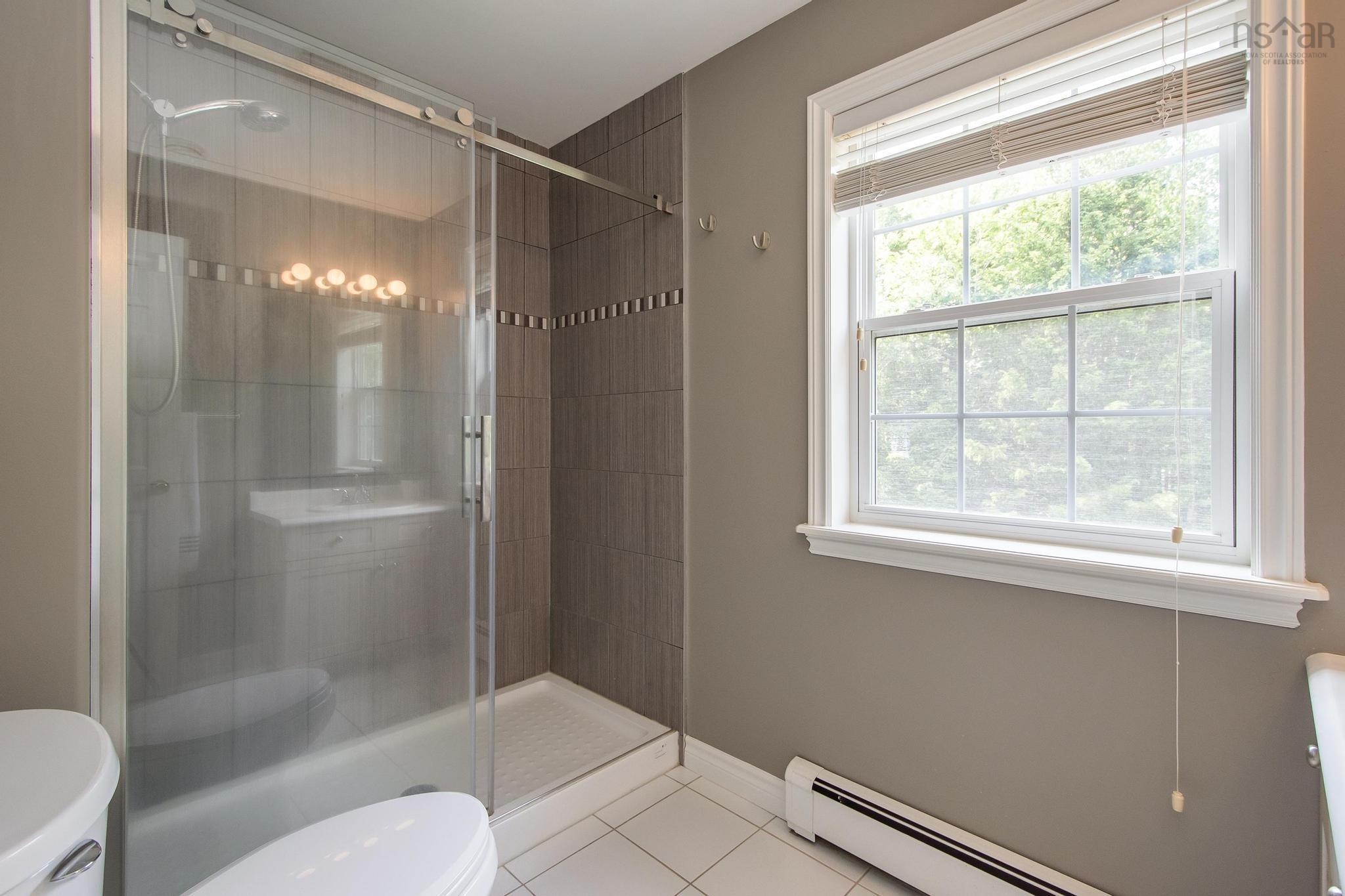 $949,000.00: 27 Lakeshore Drive, Hammonds Plains