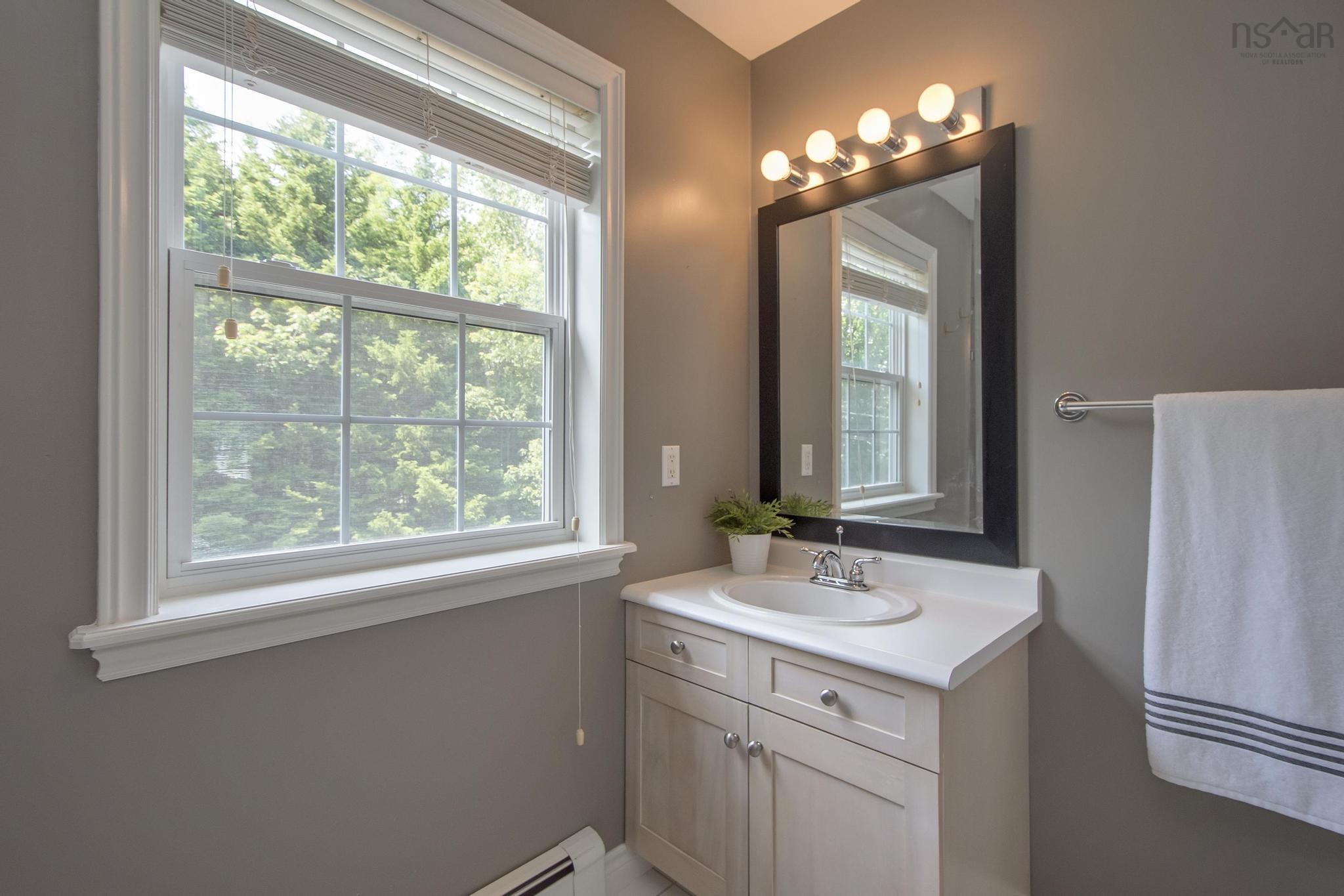 $949,000.00: 27 Lakeshore Drive, Hammonds Plains