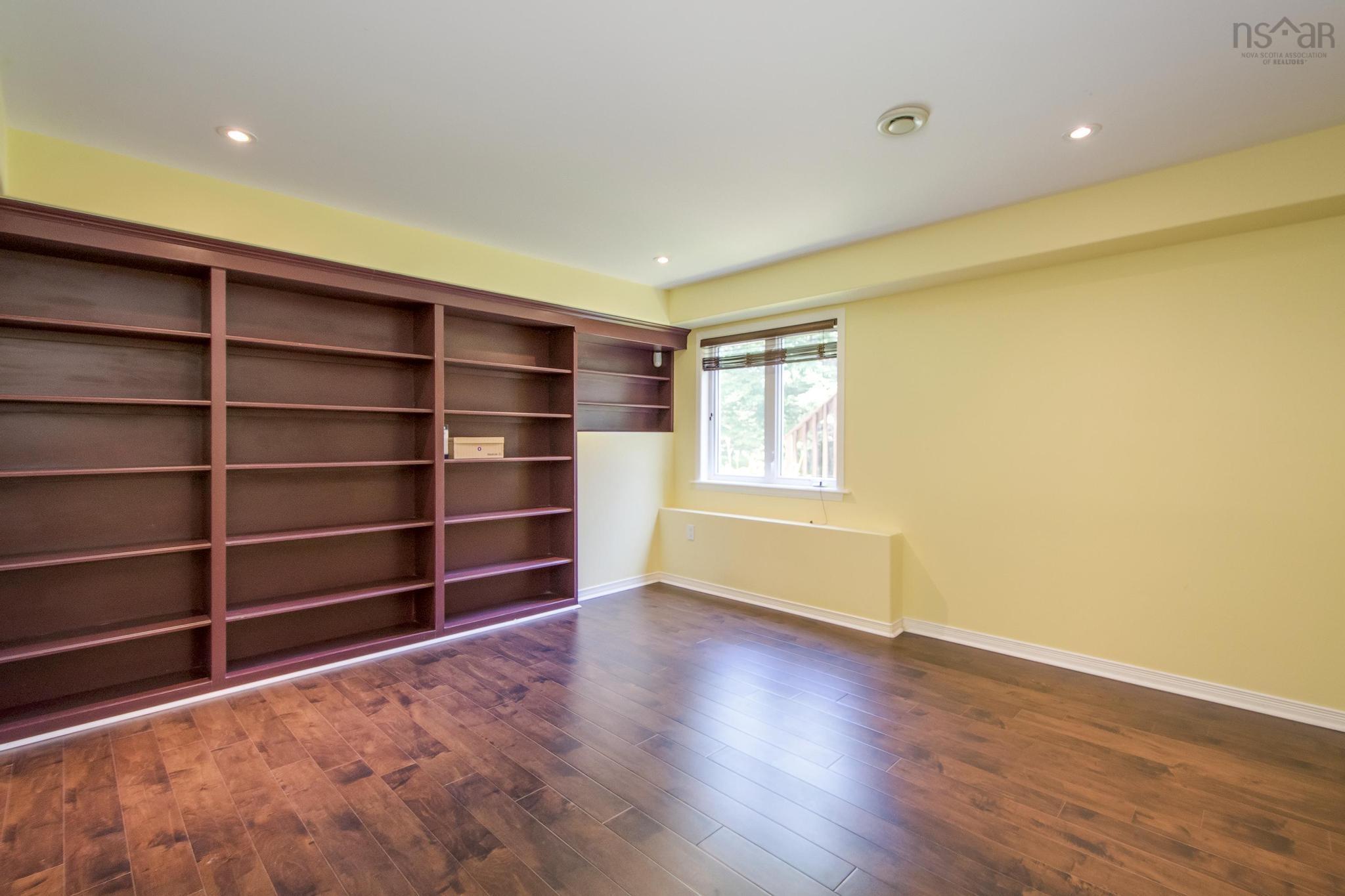 $949,000.00: 27 Lakeshore Drive, Hammonds Plains