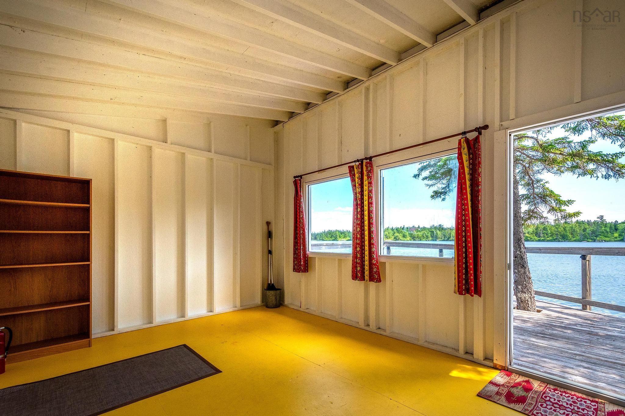 $949,000.00: 27 Lakeshore Drive, Hammonds Plains