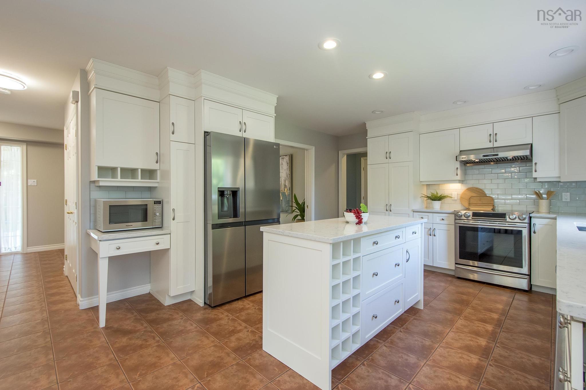 $949,000.00: 27 Lakeshore Drive, Hammonds Plains