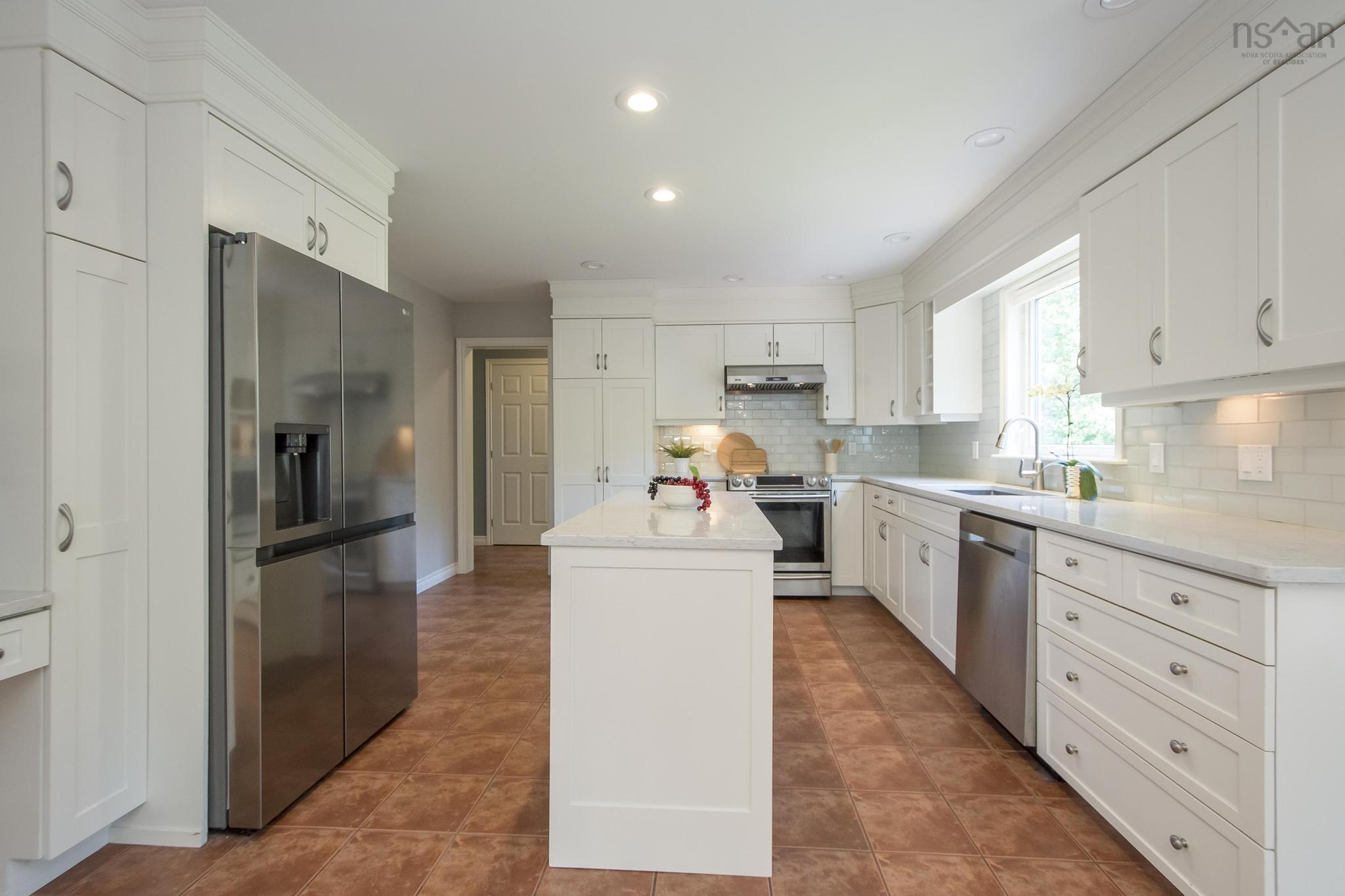 $949,000.00: 27 Lakeshore Drive, Hammonds Plains