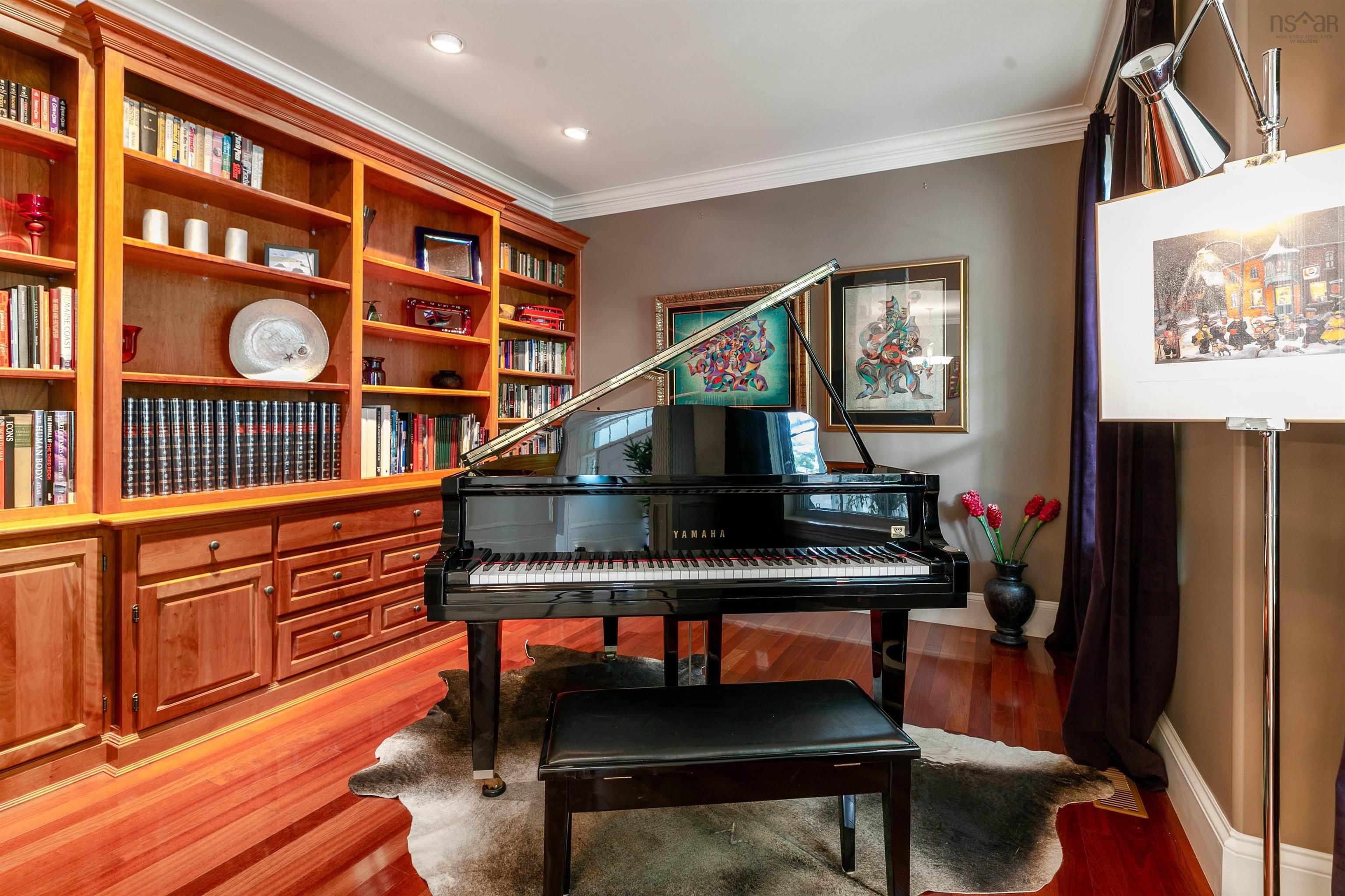 $2,499,000.00: 981 Shore Drive, Bedford