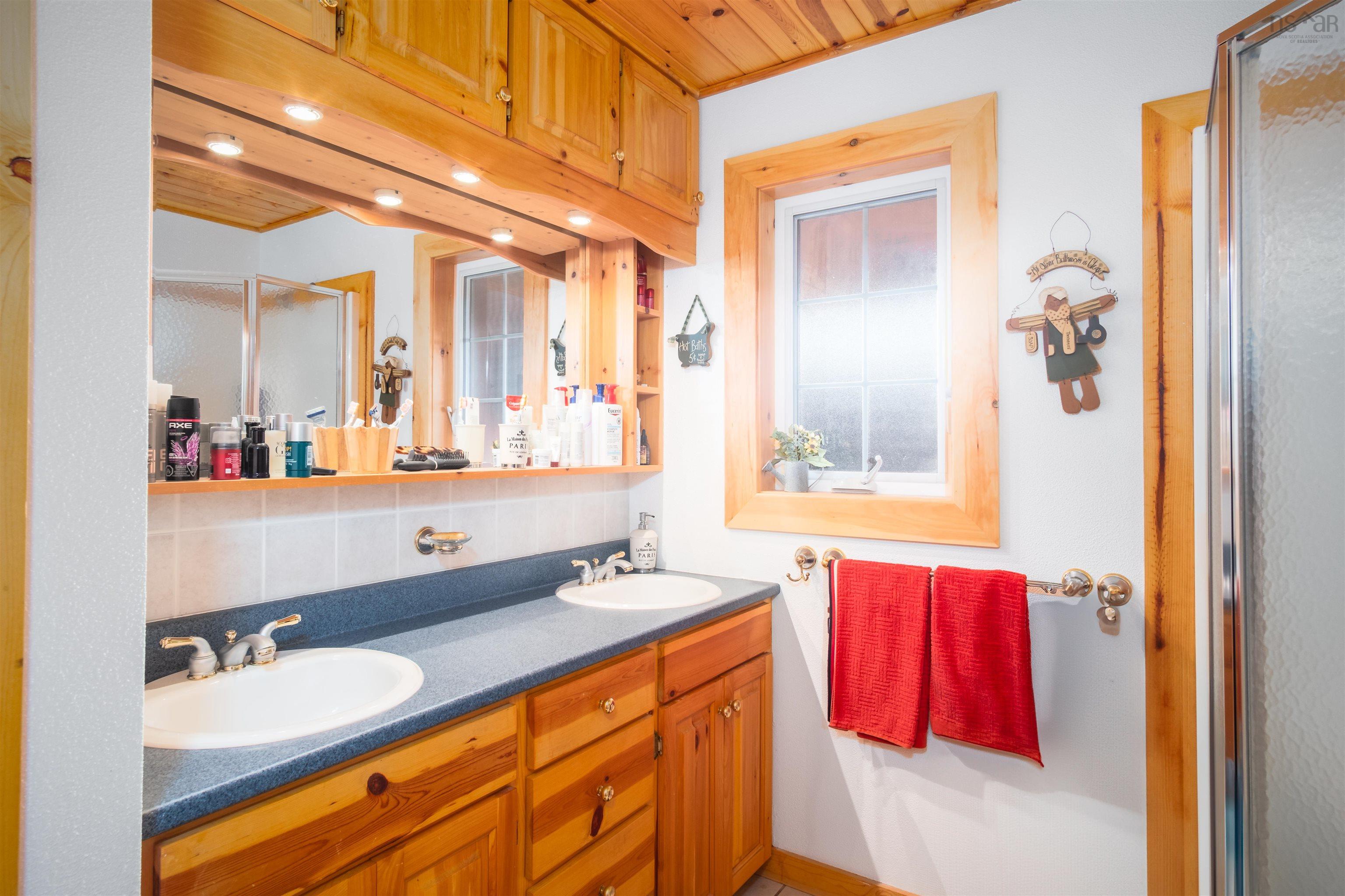 $850,000.00: 2932 Cape Gegogan Road, Goldenville